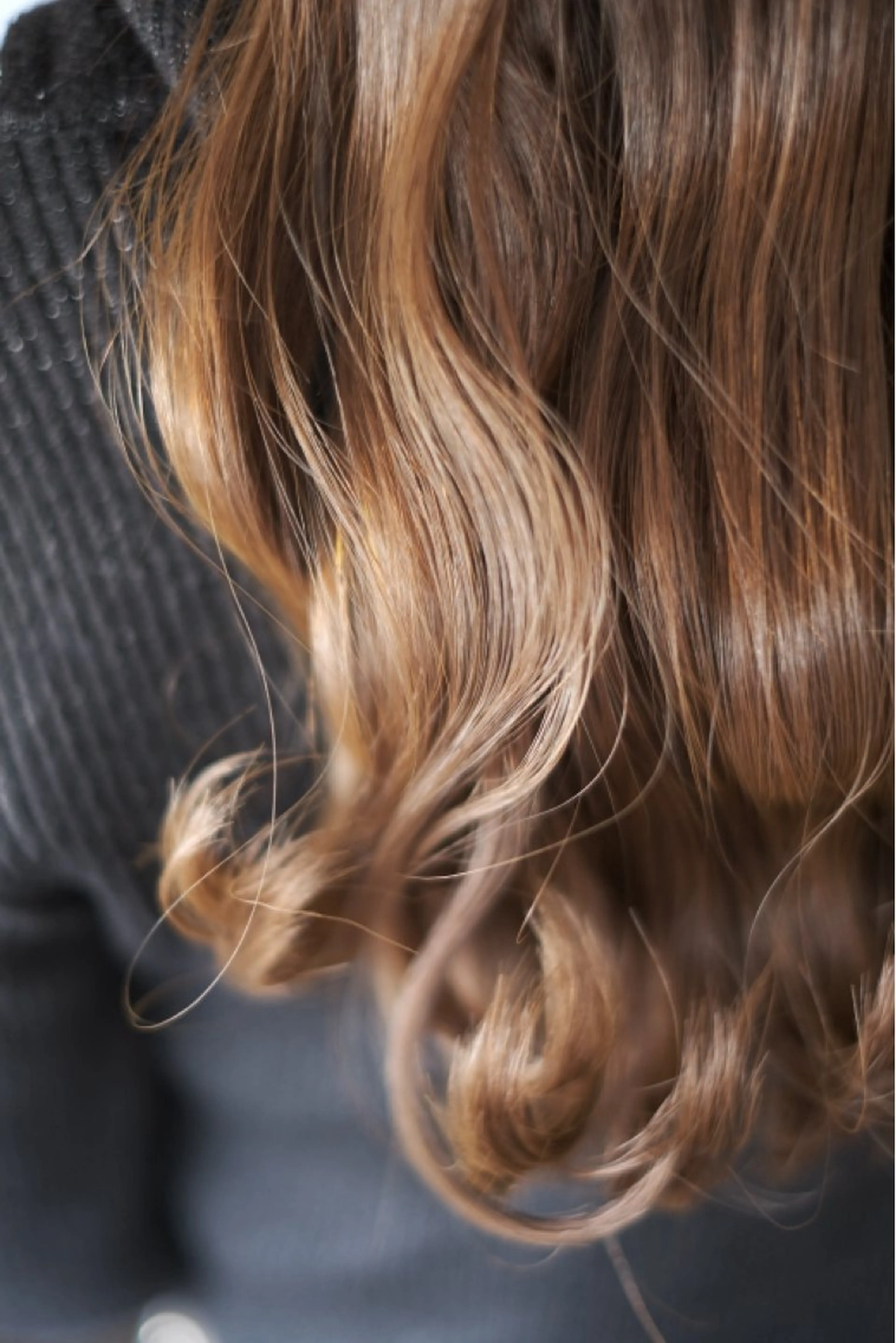 ロング カラー 岩村 夏姫のヘアスタイル