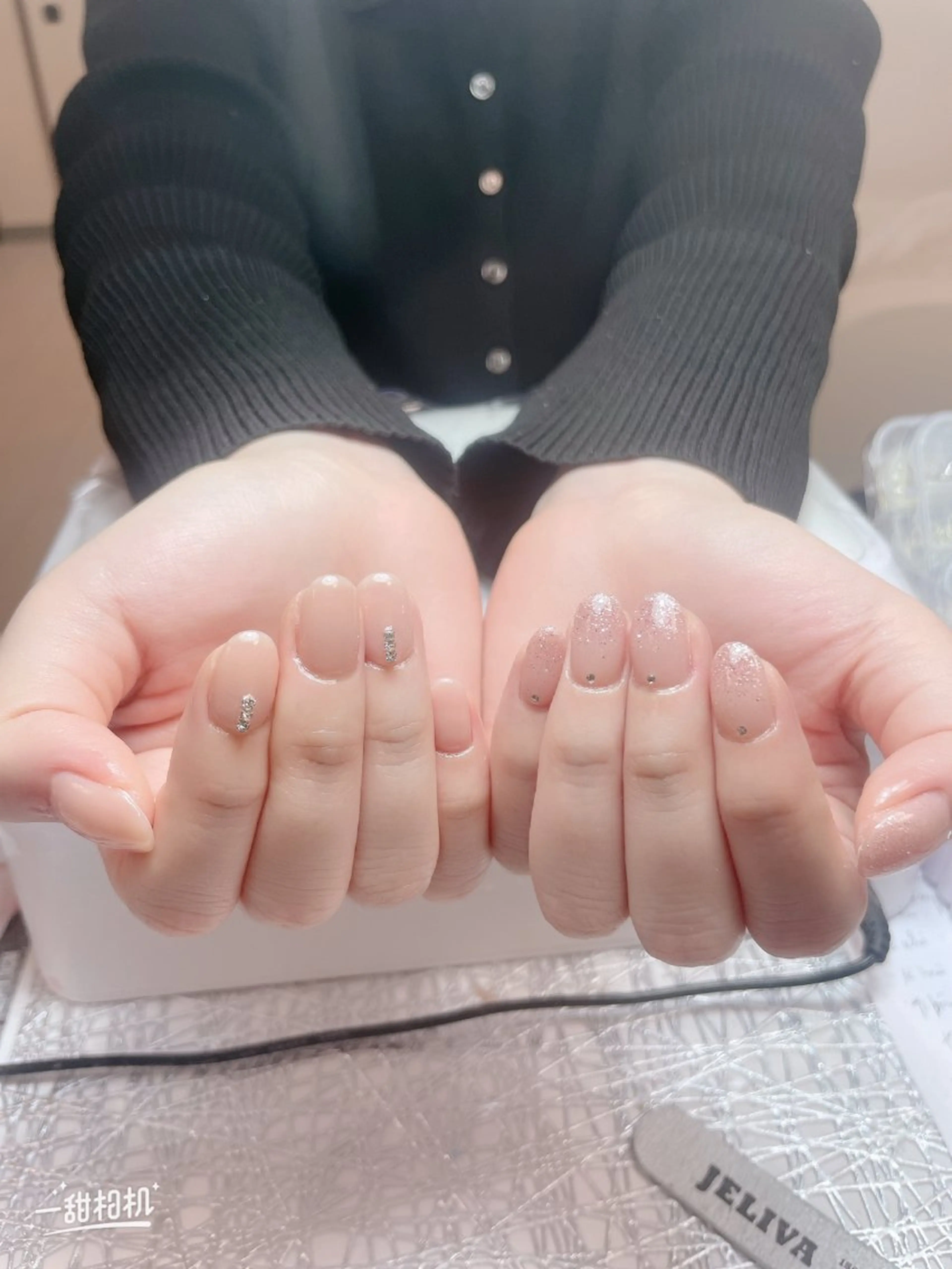 ネイル チークネイル 長さ出し フレンチネイル キラキラネイル ラメ(グリッター) ハンドネイル Vp ネイルのネイルデザイン