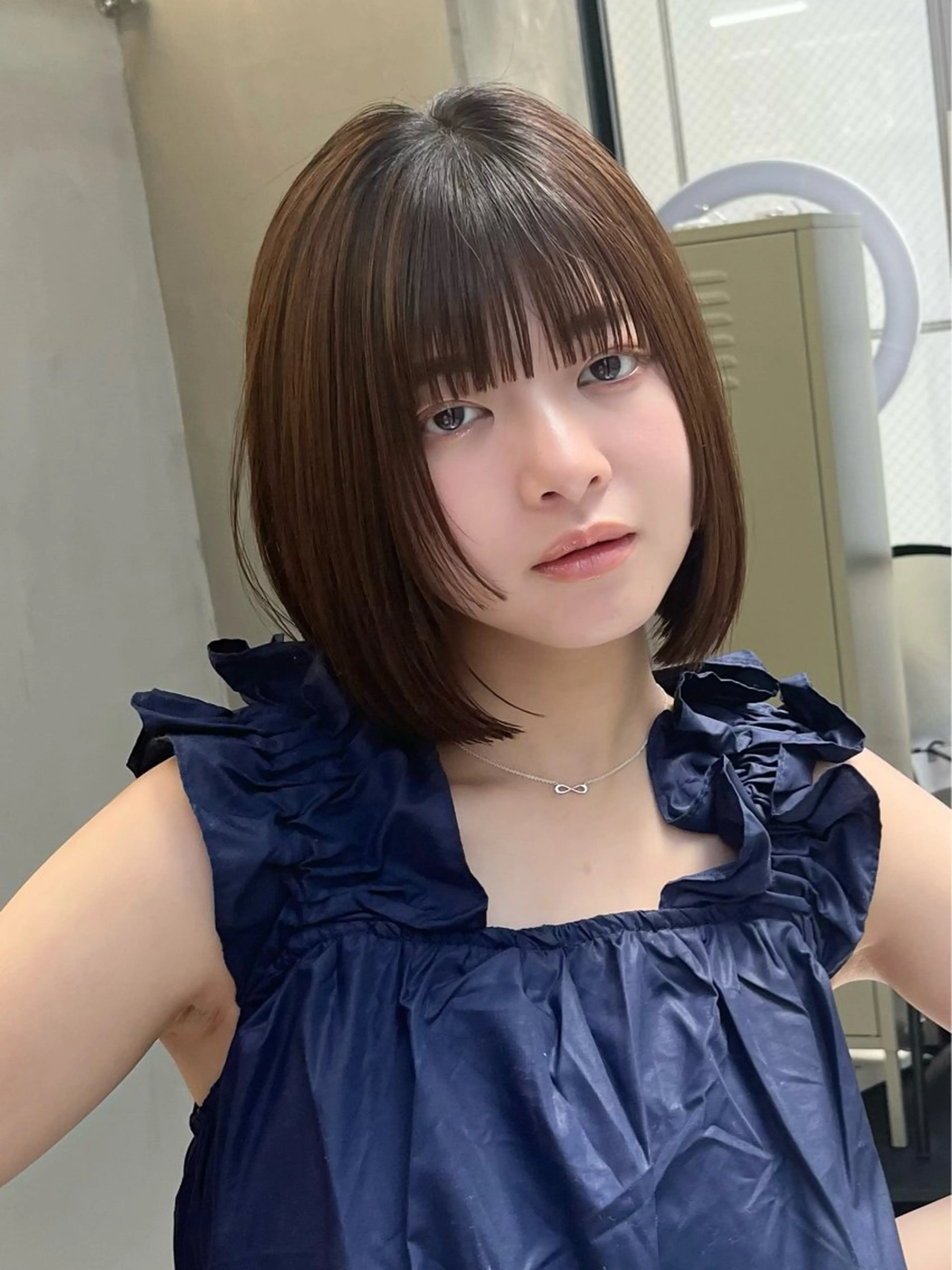 ミディアム イツク ⚡️ ルーツ/ハイトーンのヘアスタイル