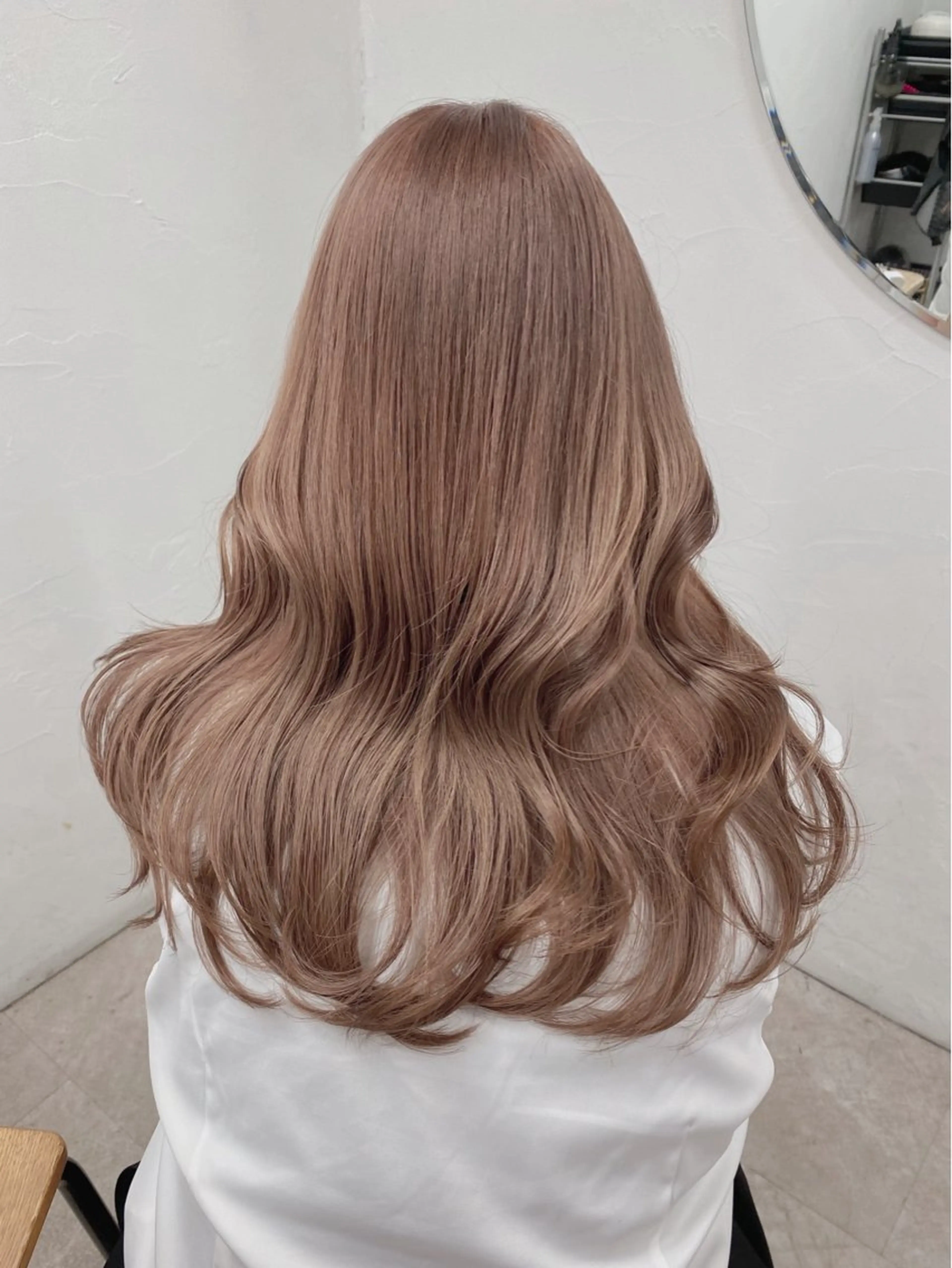 ロング カラー ベージュカラー ブリーチ ミルクティーベージュ ちえみ/ ボブ・ショート募集中のヘアスタイル