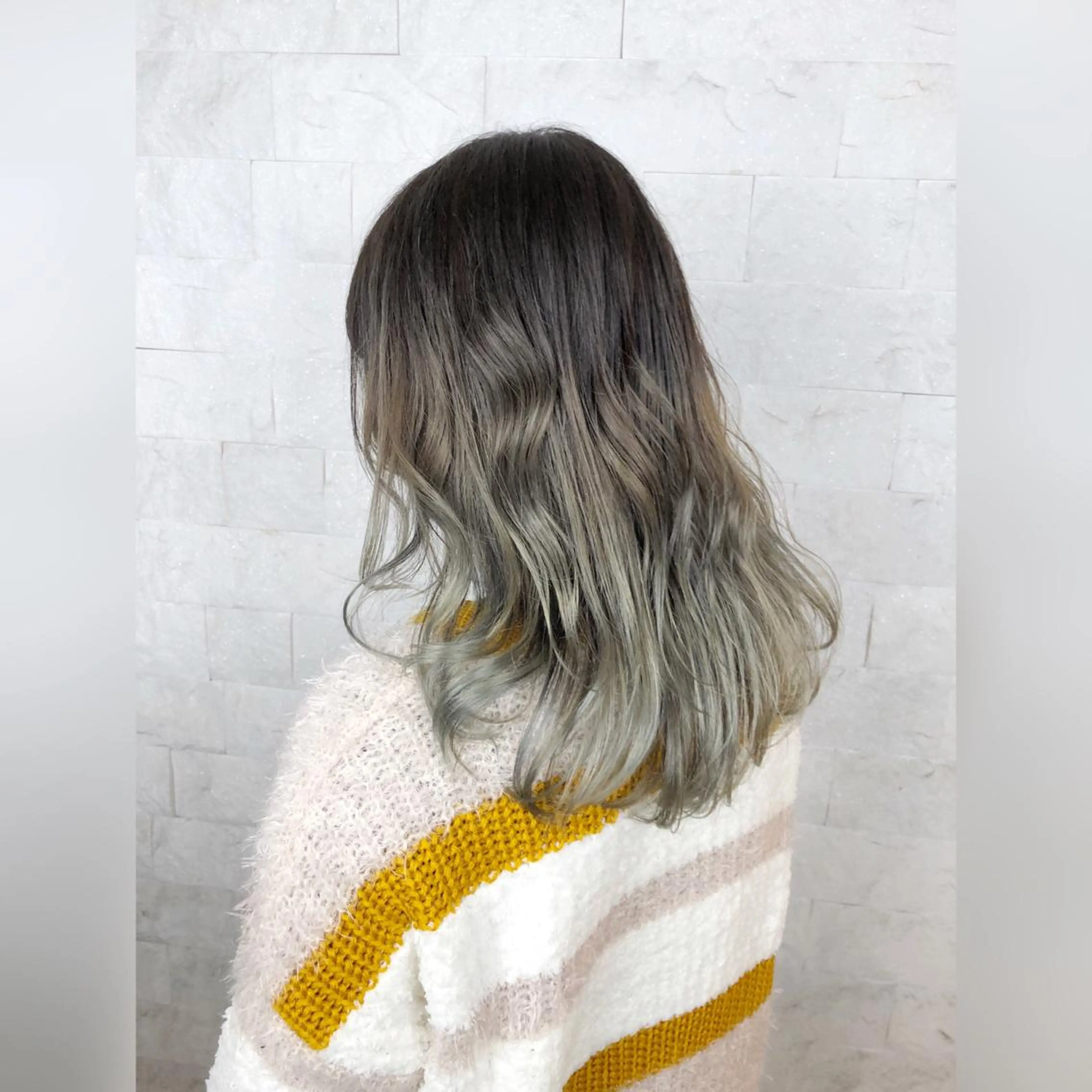 セミロング カラー グレージュ 圧倒的美髪ストレート ツダケイタロウのヘアスタイル