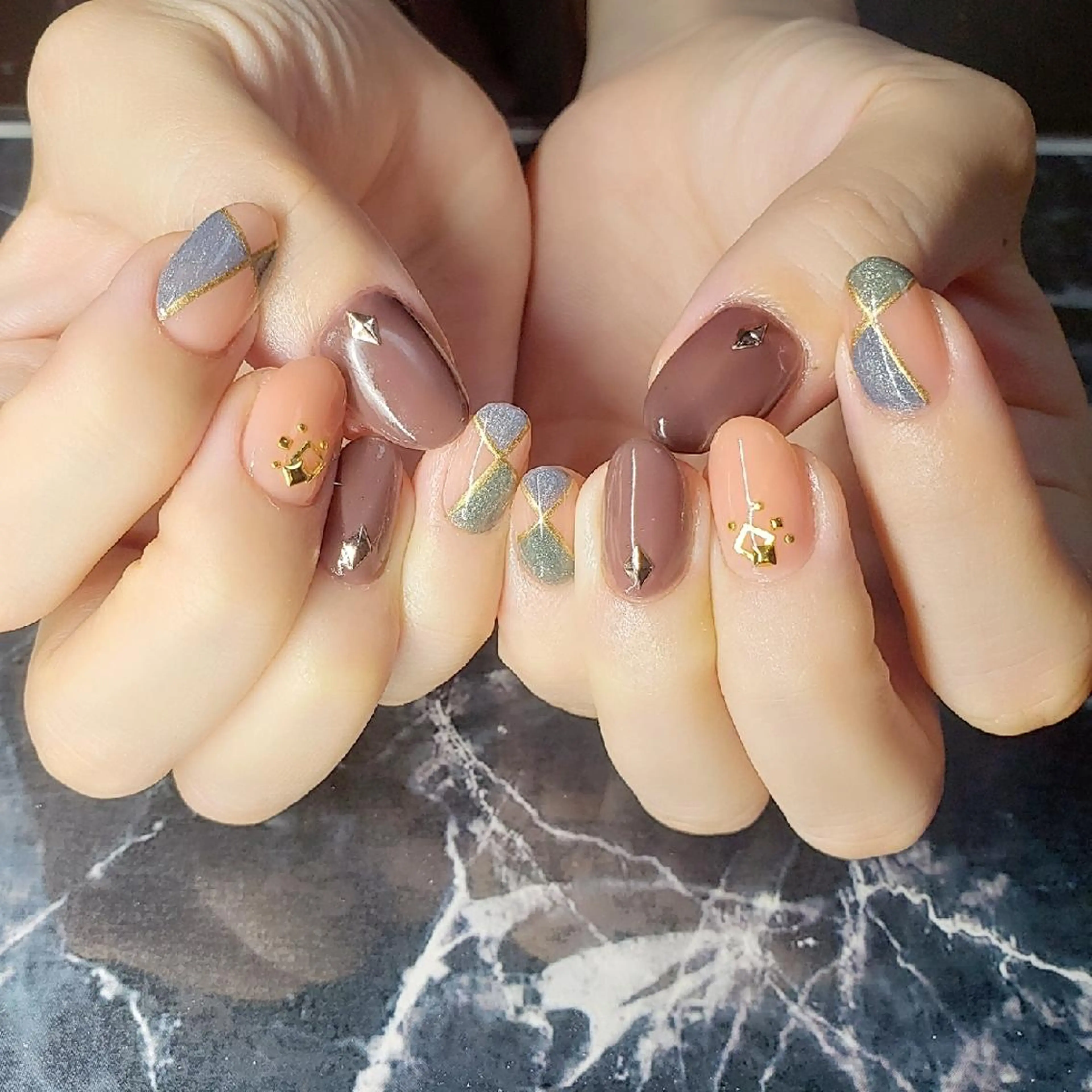 ミディアム ネイル クロキ 。のネイルデザイン