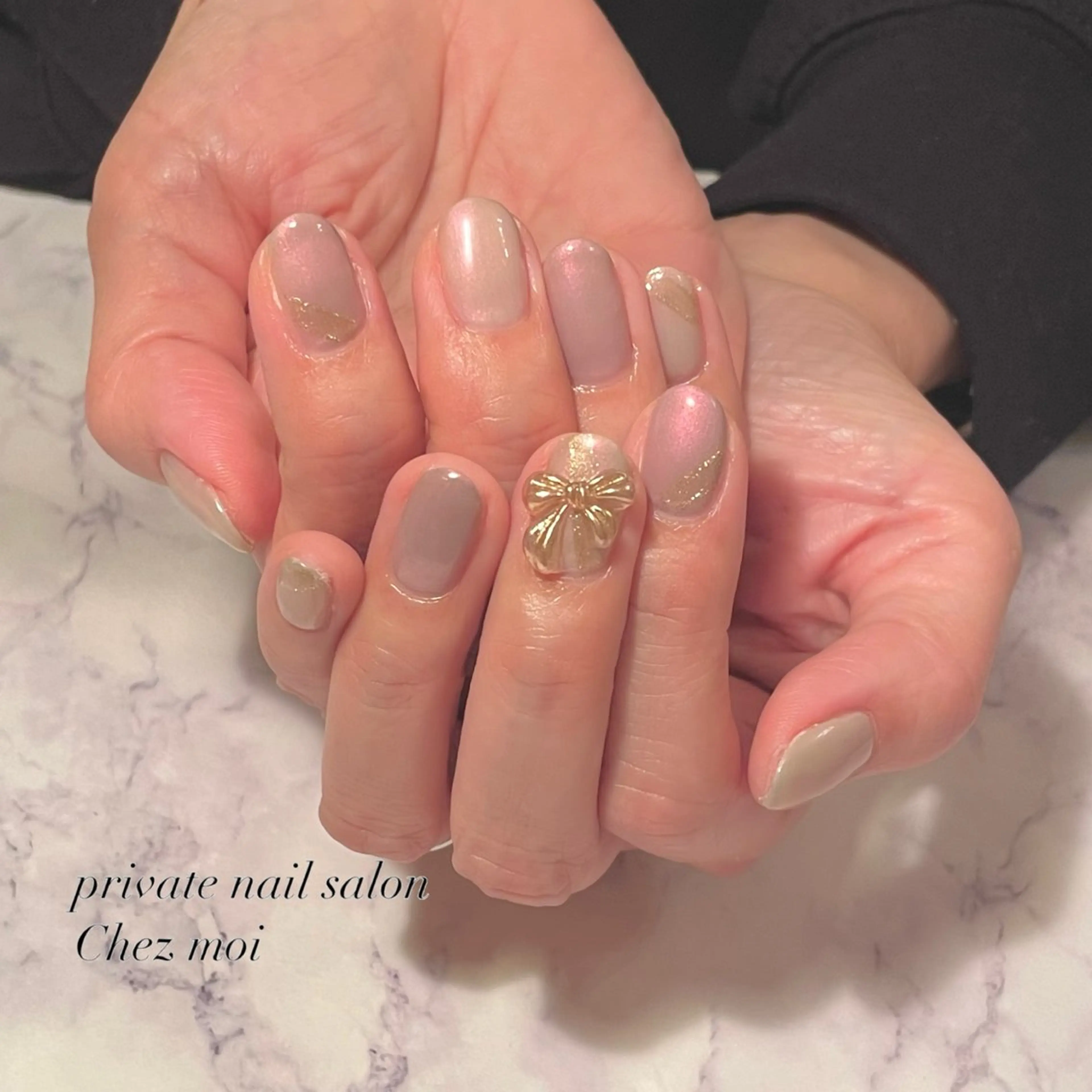 ネイル フラワーネイル ゴールド リボン KOMINE TOMOKOのネイルデザイン