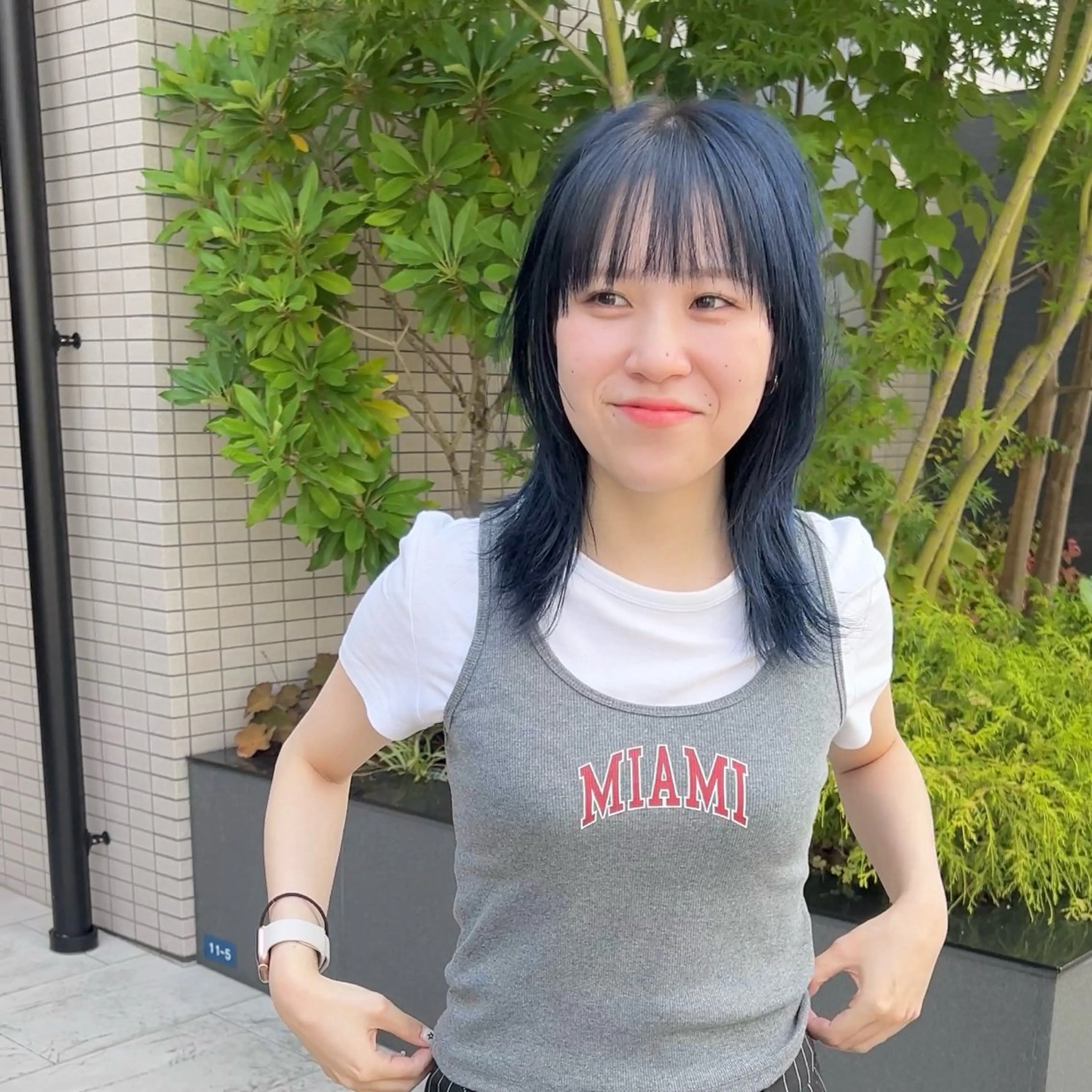 セミロング カラー ブルーカラー ハッシュカット クロスパーマ× 透明感カラー✂︎のヘアスタイル