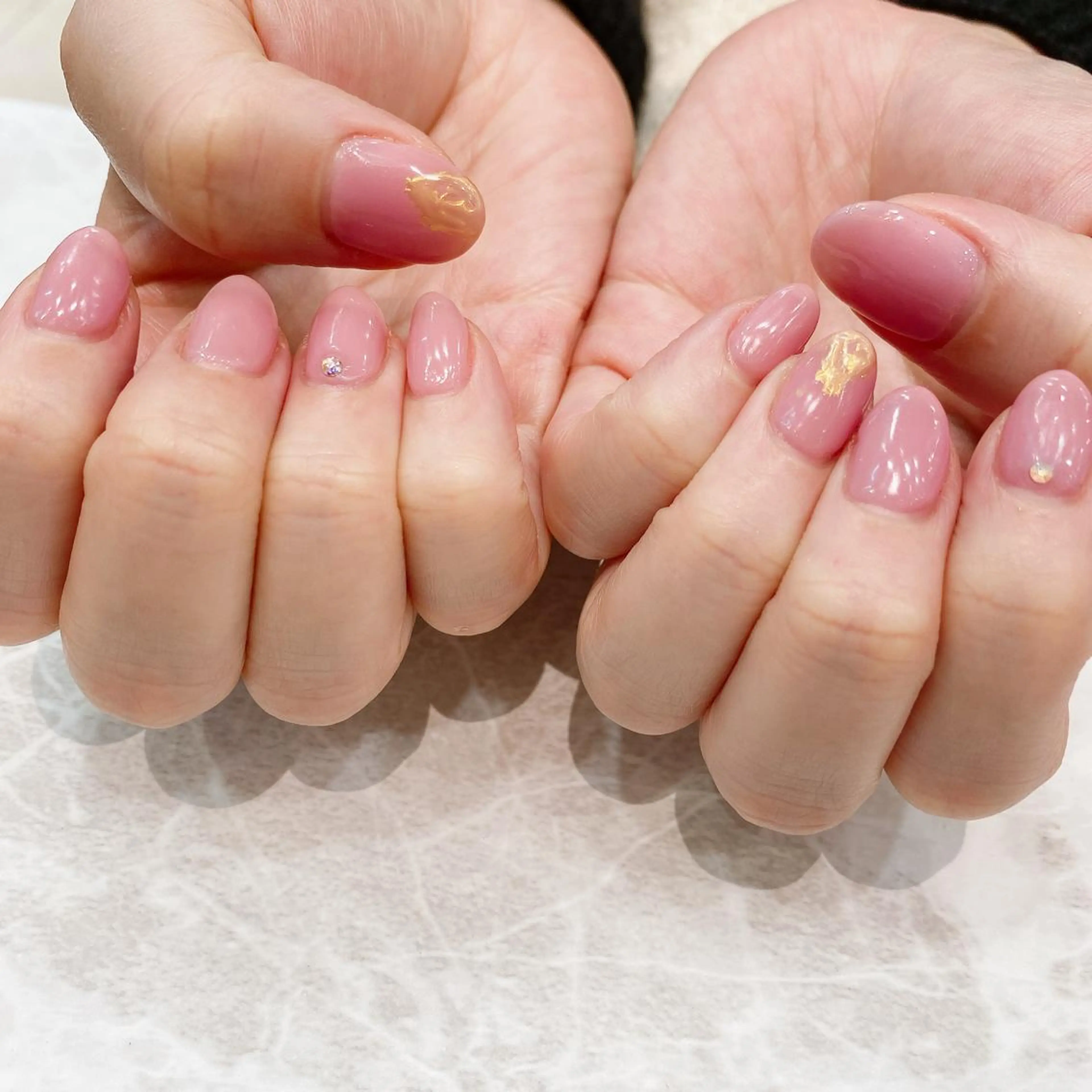ネイル ミラーネイル ピンク ストーンネイル ハンドネイル 関谷 真登佳のネイルデザイン