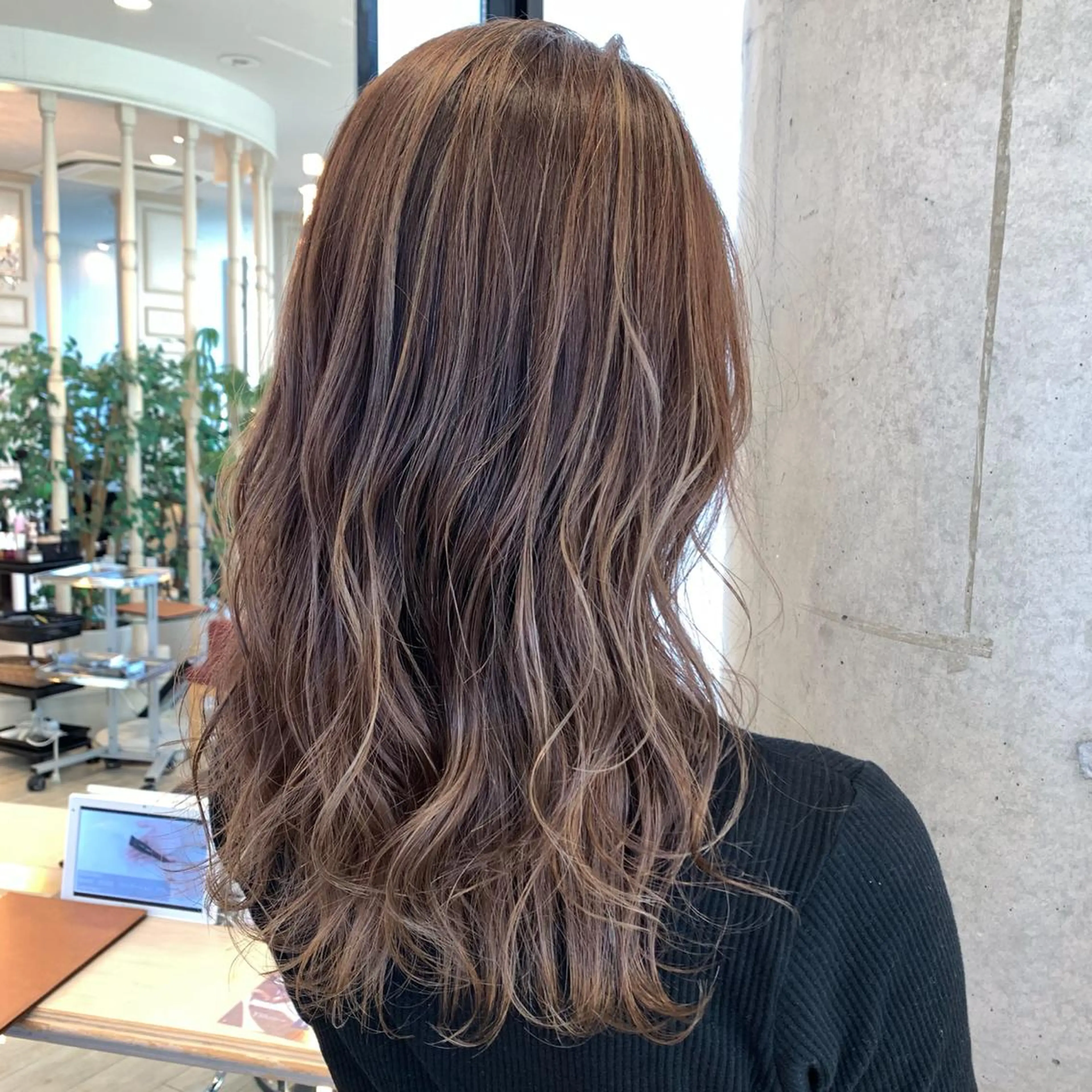 セミロング カラー ハイライトカラー ハイライト サソウ ユリエ🥥のヘアスタイル