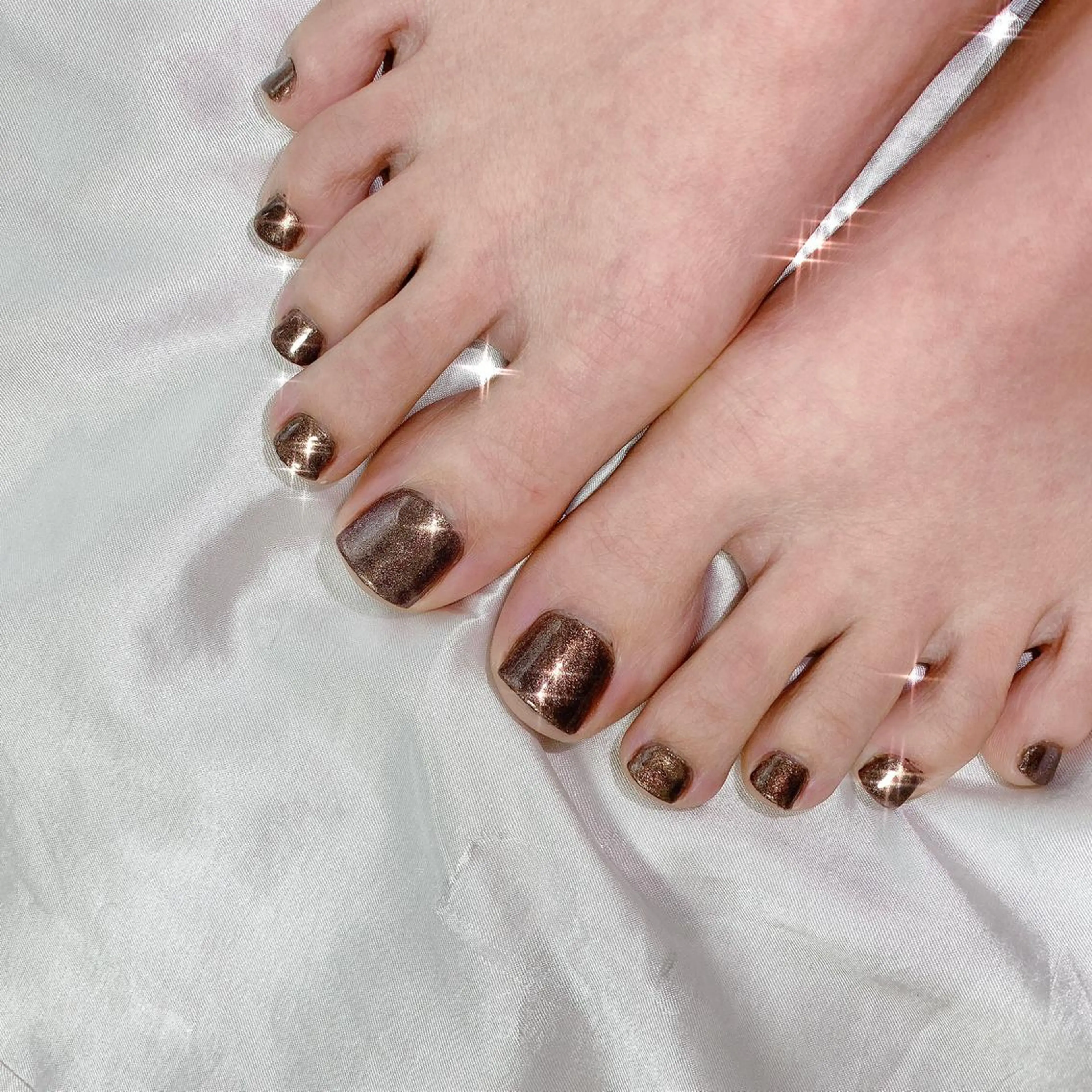 ネイル ワンカラーネイル フットネイル VIERU 🌈🎀💖のネイルデザイン