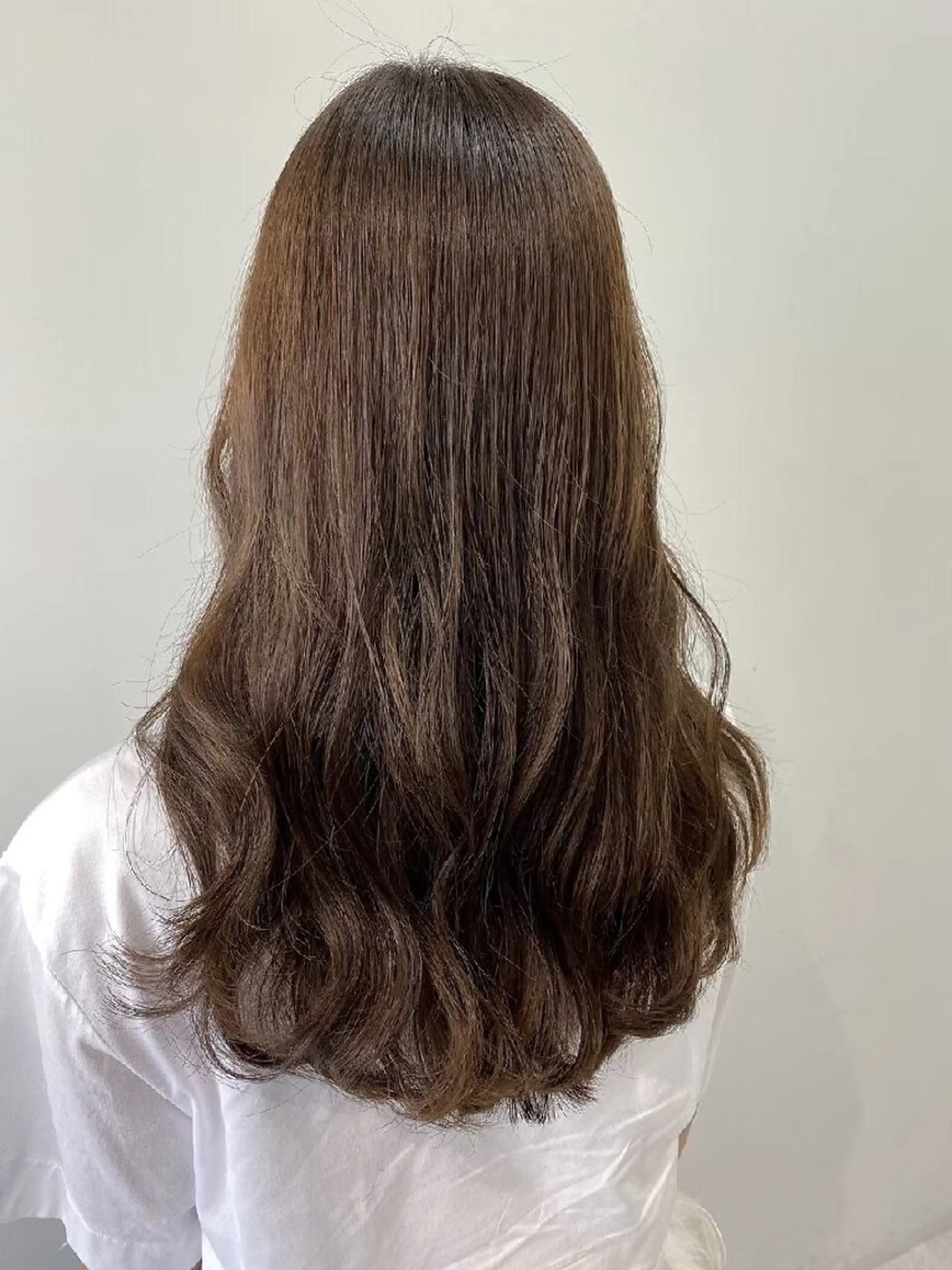 カラー 江坂 misaki のヘアスタイル