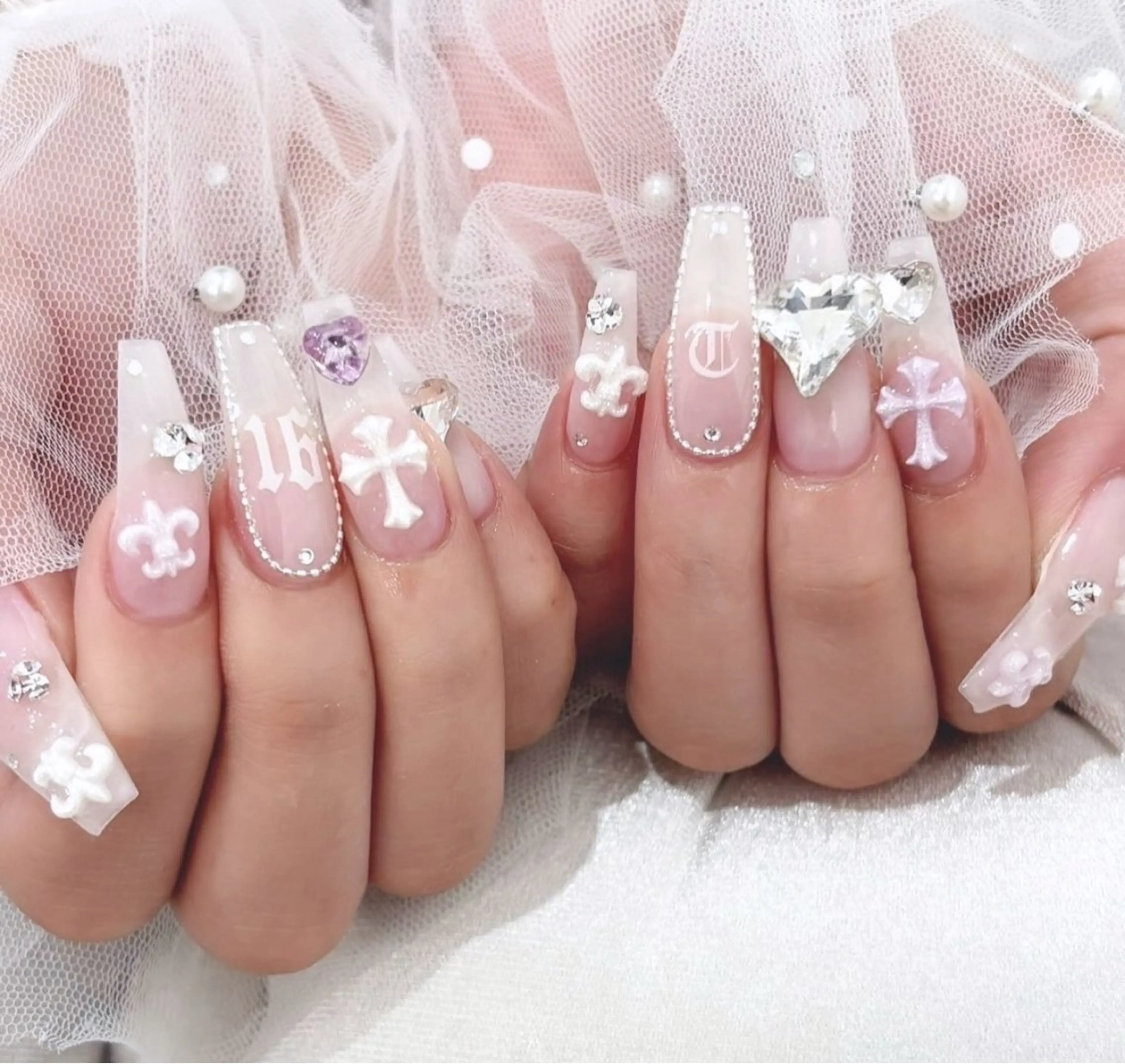 ネイル オーロラネイル クリアネイル フラッシュネイル ジェルネイル グラデーション ハンドネイル Amee Nail Salonのネイルデザイン