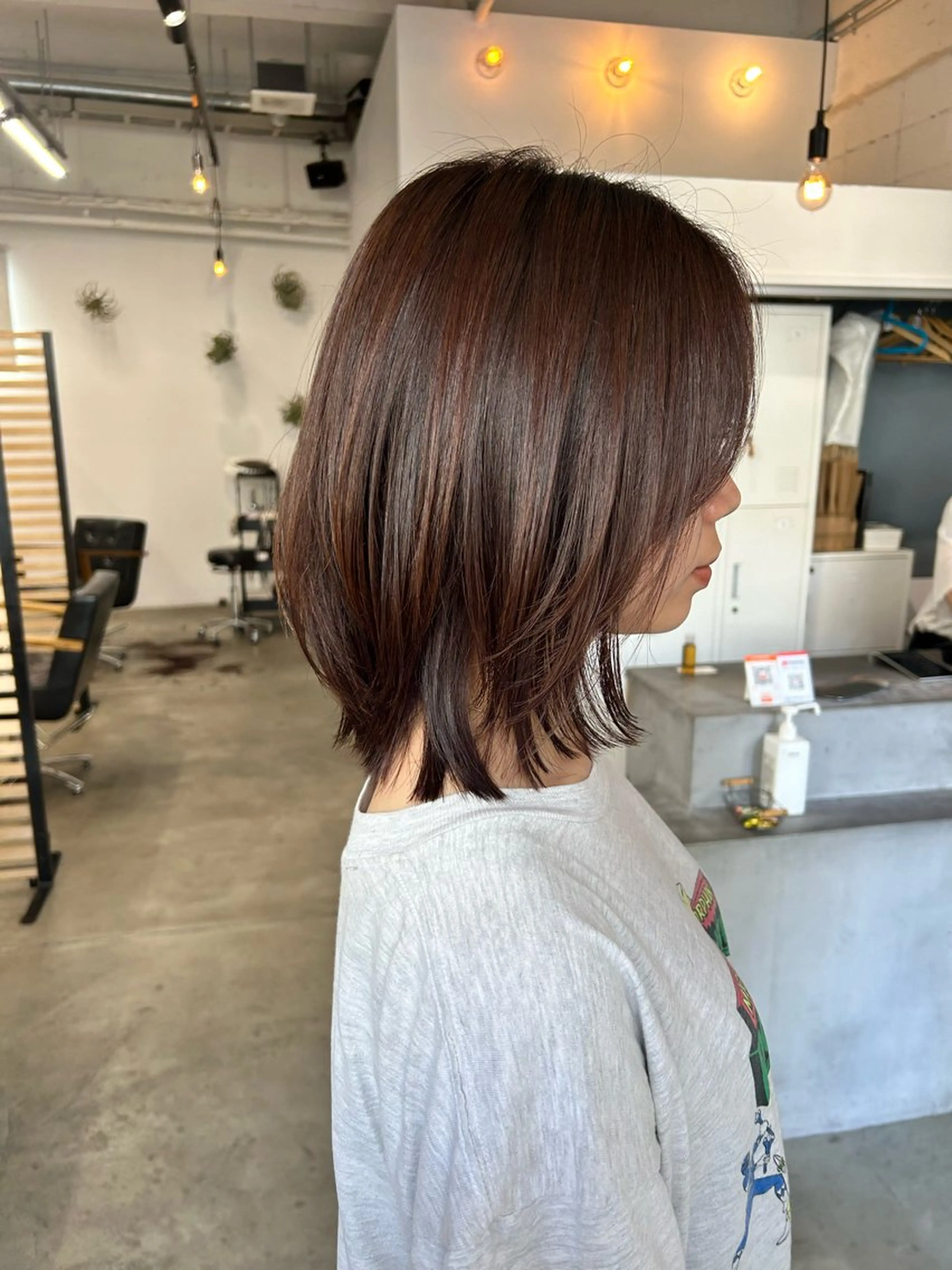 ミディアム レイヤーカット 1回で綺麗になる 髪質改善 小山光のヘアスタイル