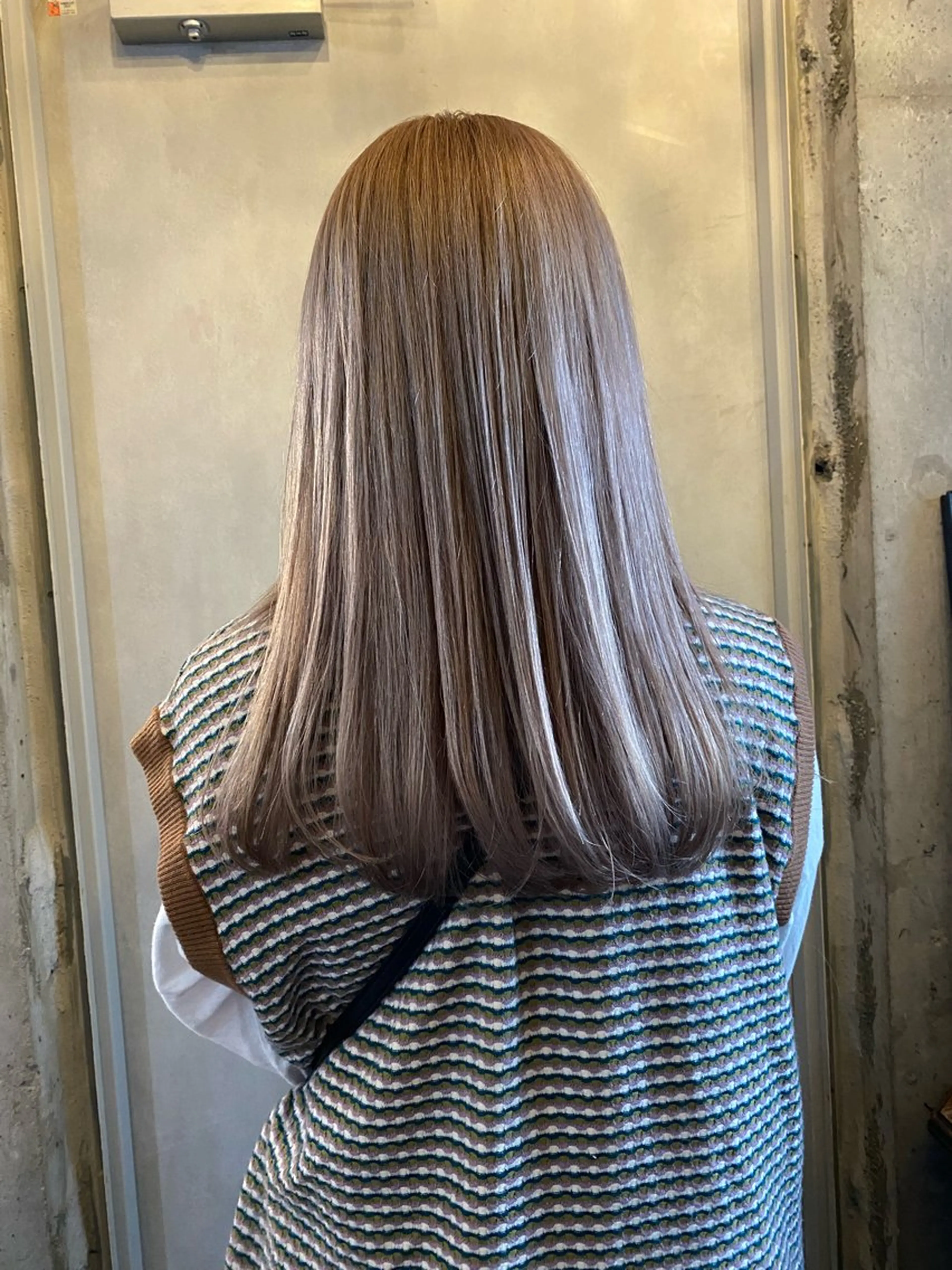 セミロング カラー グレージュ ヘアカラー トリートメント dorothy所属・KAWAHARA YUKIのヘアスタイル