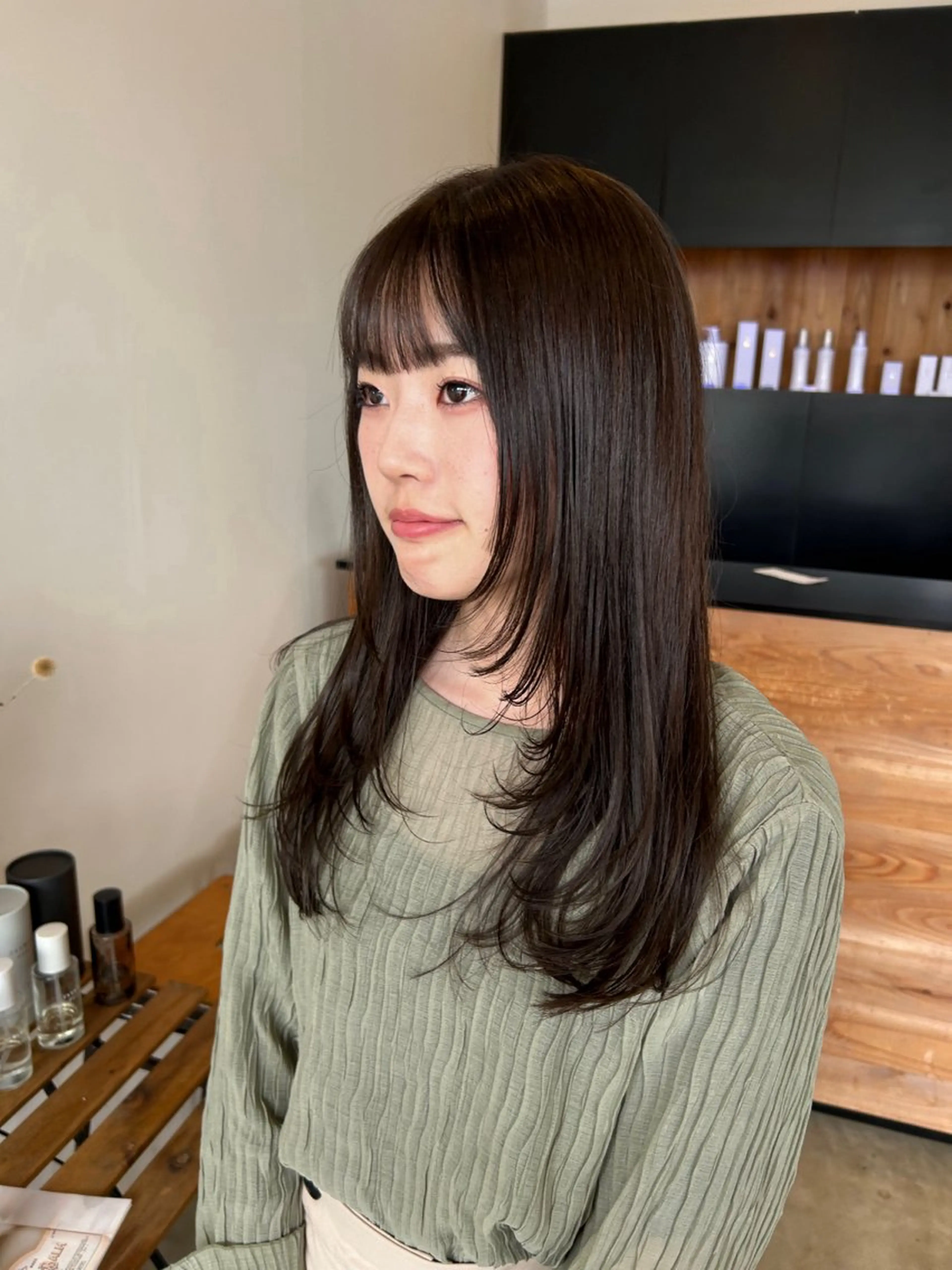 ロング カラー ロングレイヤー アッシュ 透明感カラー レイヤーカット ロング カット ヘアカラー plus HAIR いずみのヘアスタイル
