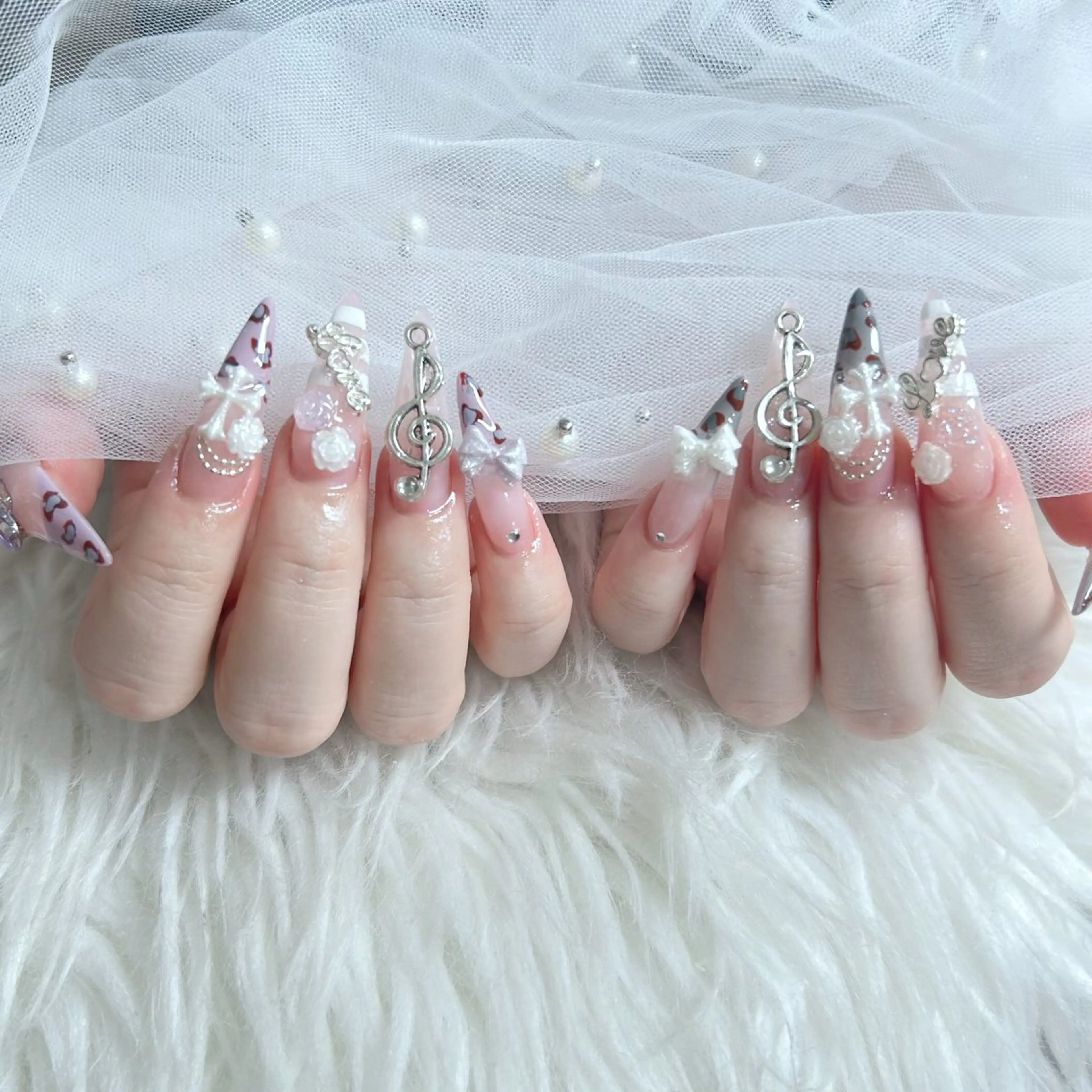 ネイル フットネイル フレンチネイル グラデーション 韓国ネイル ロングネイル qyn qynのネイルデザイン