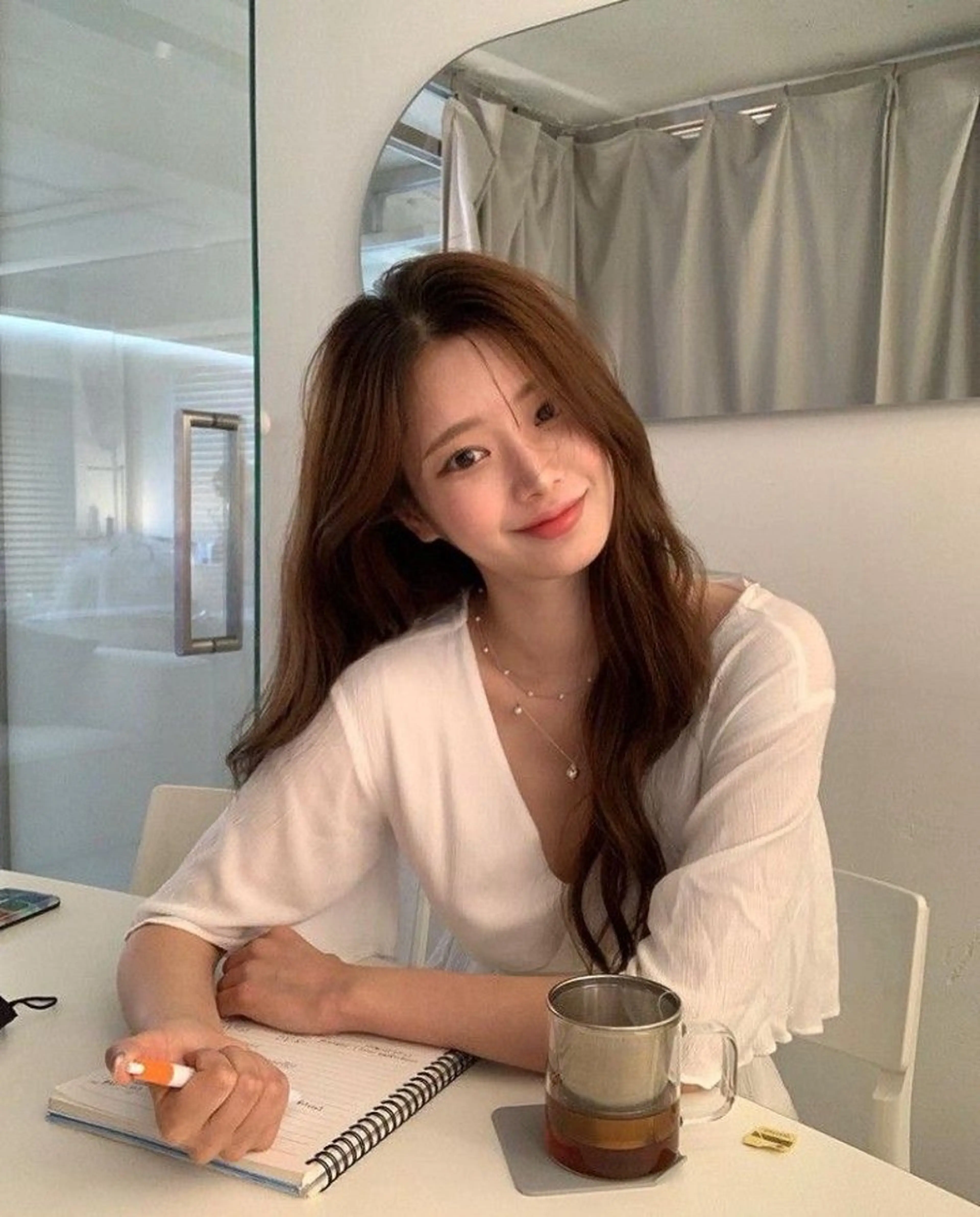 ロング カラー カット ヘアカラー トリートメント 莉乃/縮毛矯正/髪質 改善/艶カラーのヘアスタイル