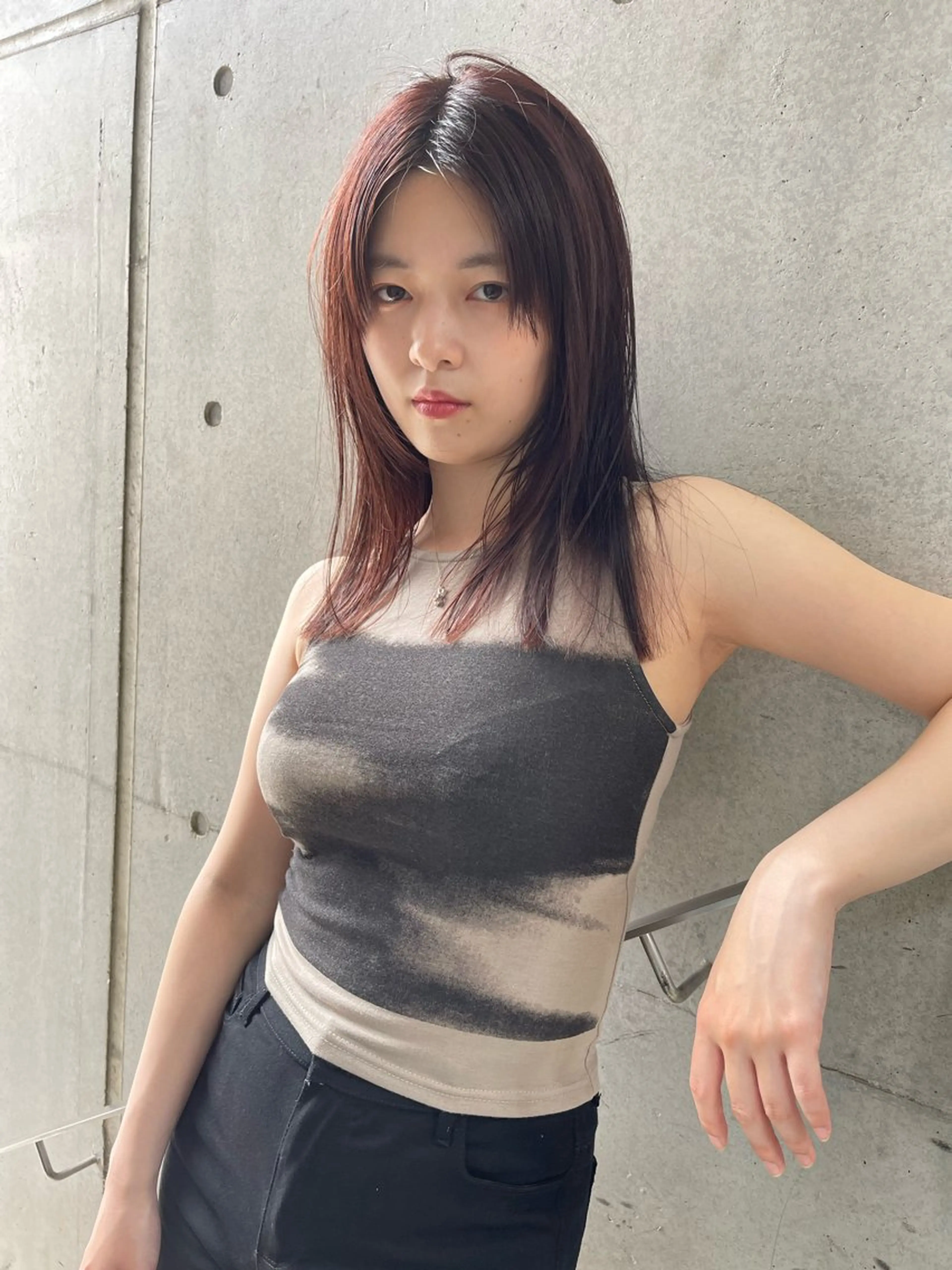 セミロング レイヤーカット 顔まわりレイヤー デザインカットのヘアスタイル