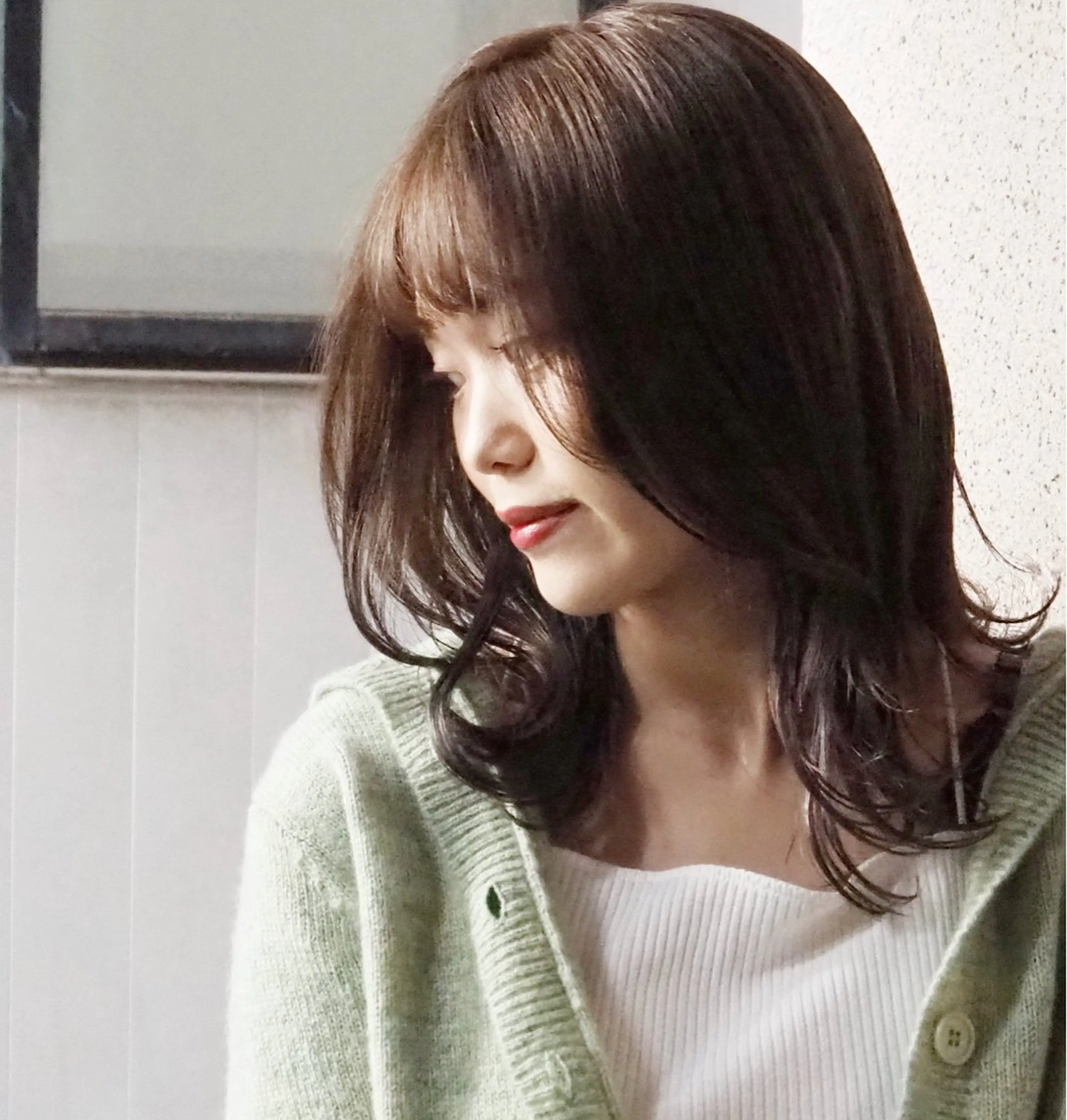 セミロング カラー アッシュ デザインカラー ハイライトカラー インナーカラー ハイライト カット ヘアカラー マルナ本店 ペコのヘアスタイル