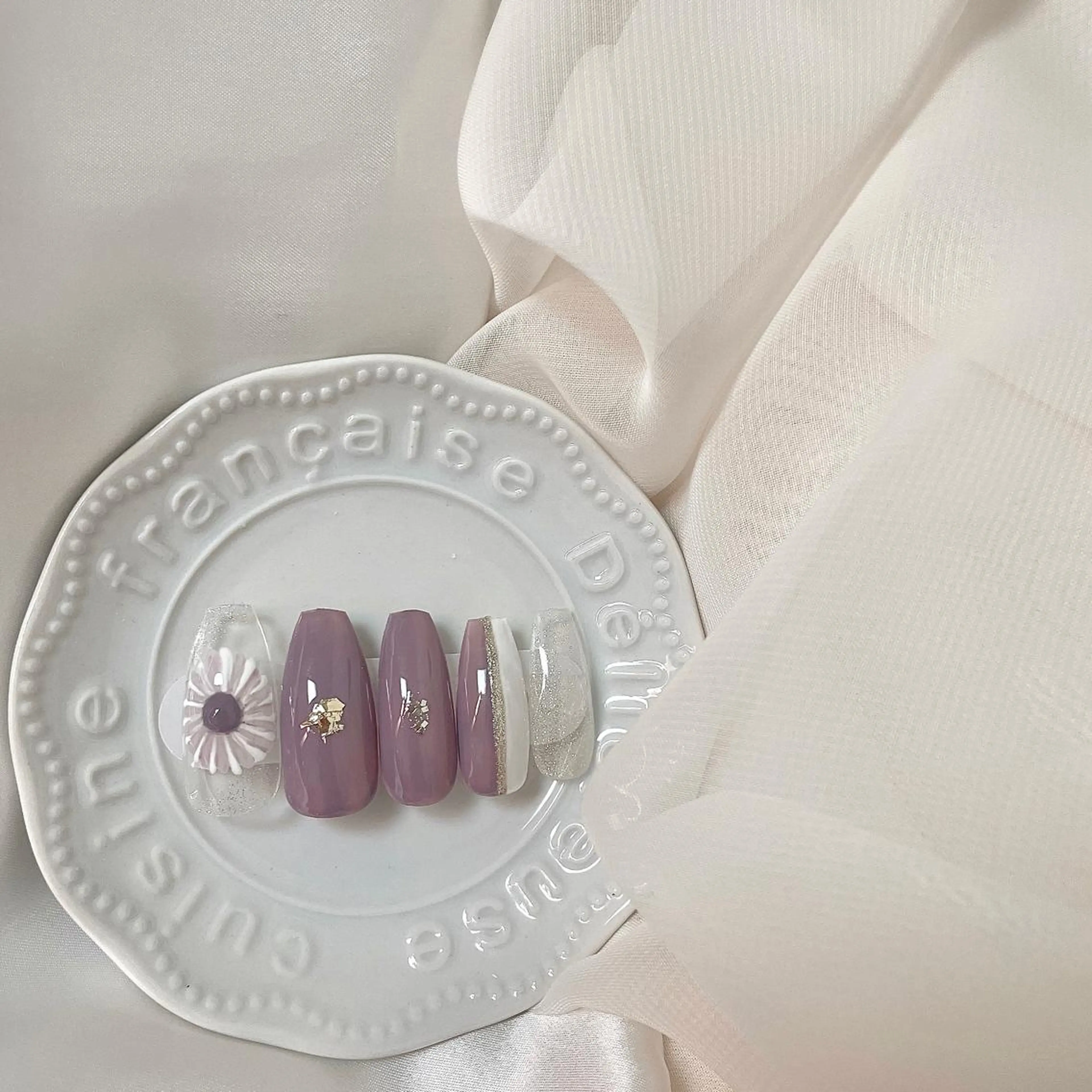 カラー ネイル アートネイル ラメ(グリッター) パープル 𓂃🦢Aurora Swan🌙𓂃のネイルデザイン