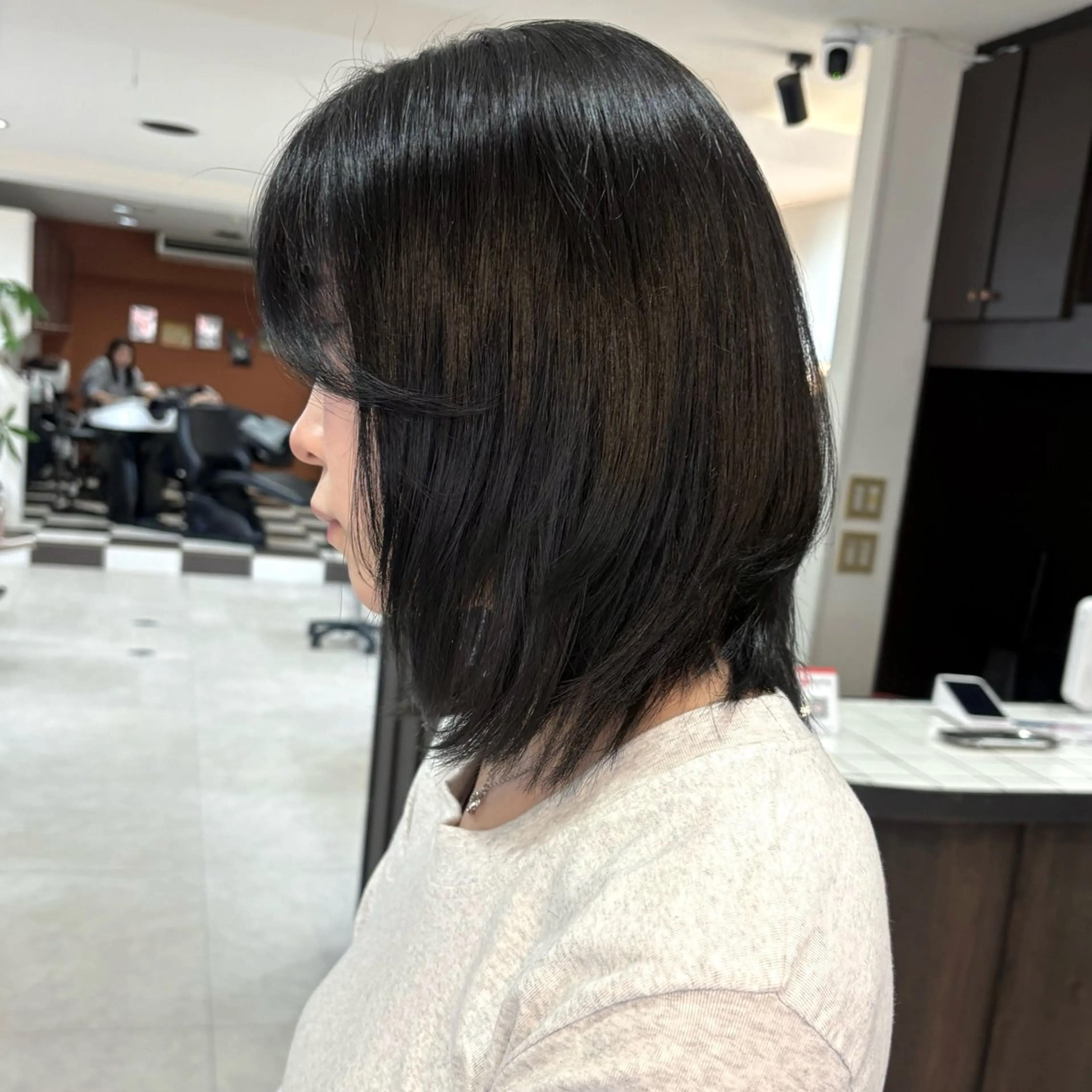 ミディアム カラー 黒髪 ブルーカラー ブルーブラック カット ヘアカラー SHICUNE /ミホのヘアスタイル