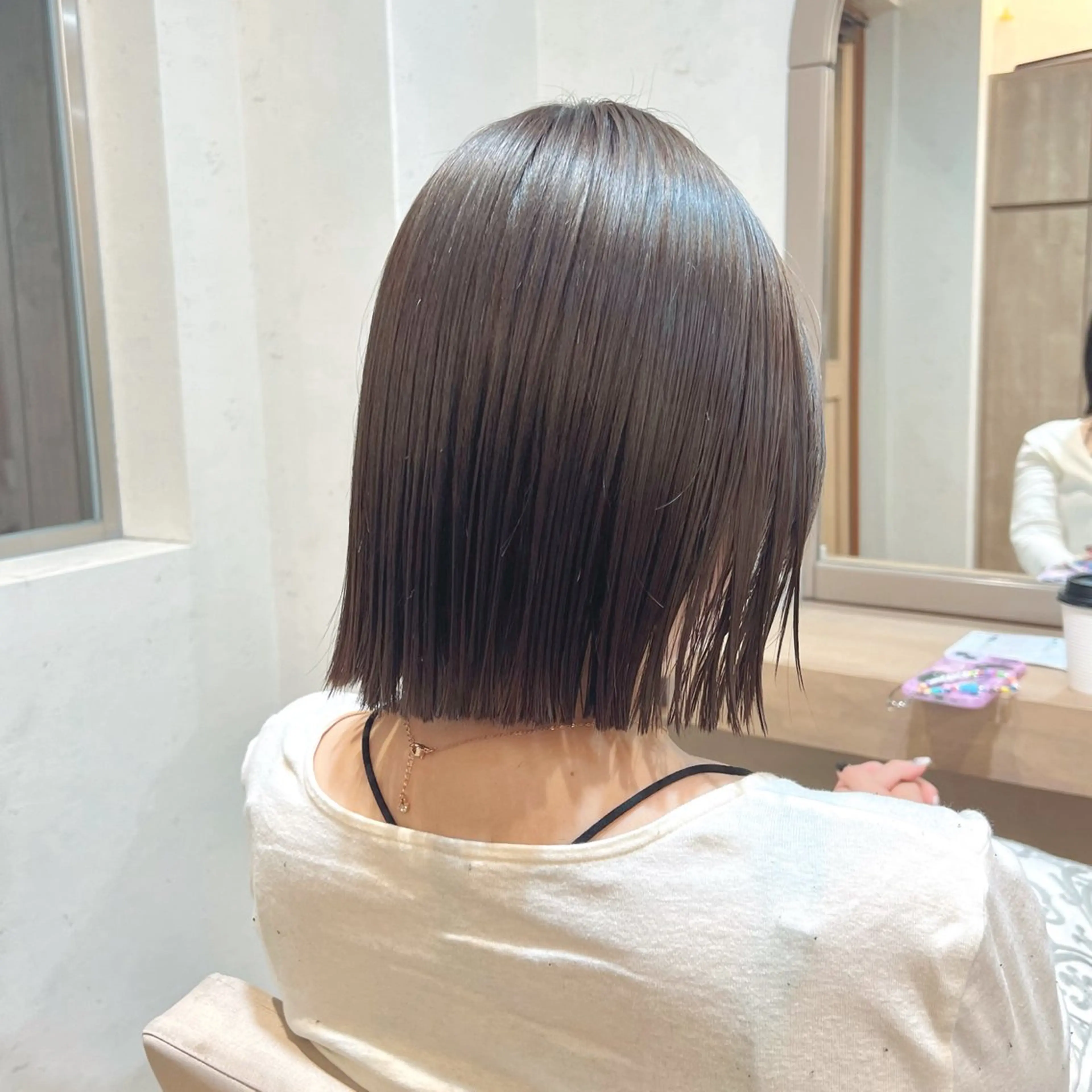 ショート カラー 切りっぱなしボブ 透明感カラー グレージュ ボブ カット ヘアカラー トリートメント 神戸ボブ✂️ ioe三宮/田 伸佳のヘアスタイル