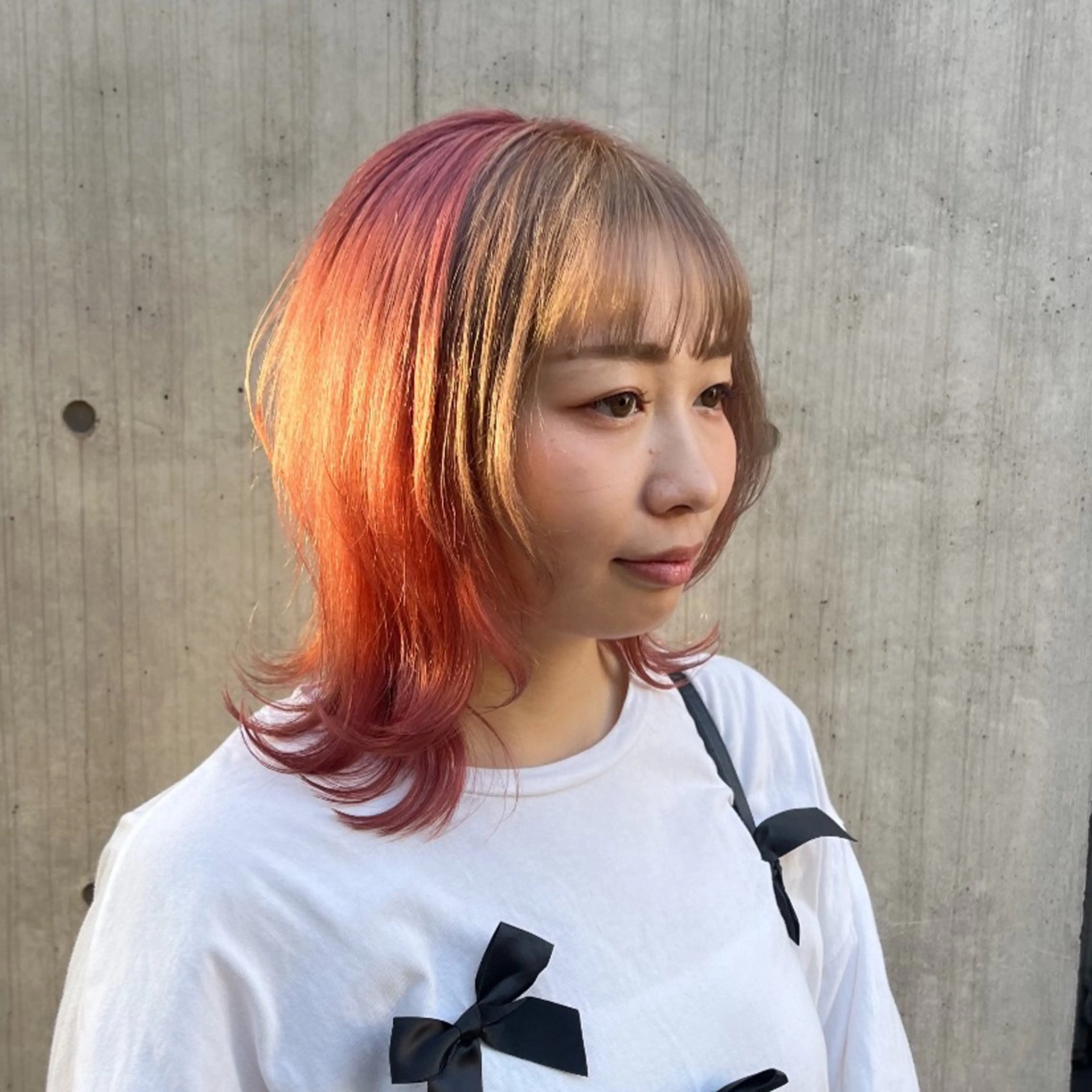 ミディアム カラー ベージュカラー ブリーチ デザインカラー ダブルカラー ハイトーンカラー ヘアカラー トリートメント ヘッドスパ ヘアセット カジュアルを女っぽく 𝗮𝘆𝗮𝗰𝗼のヘアスタイル