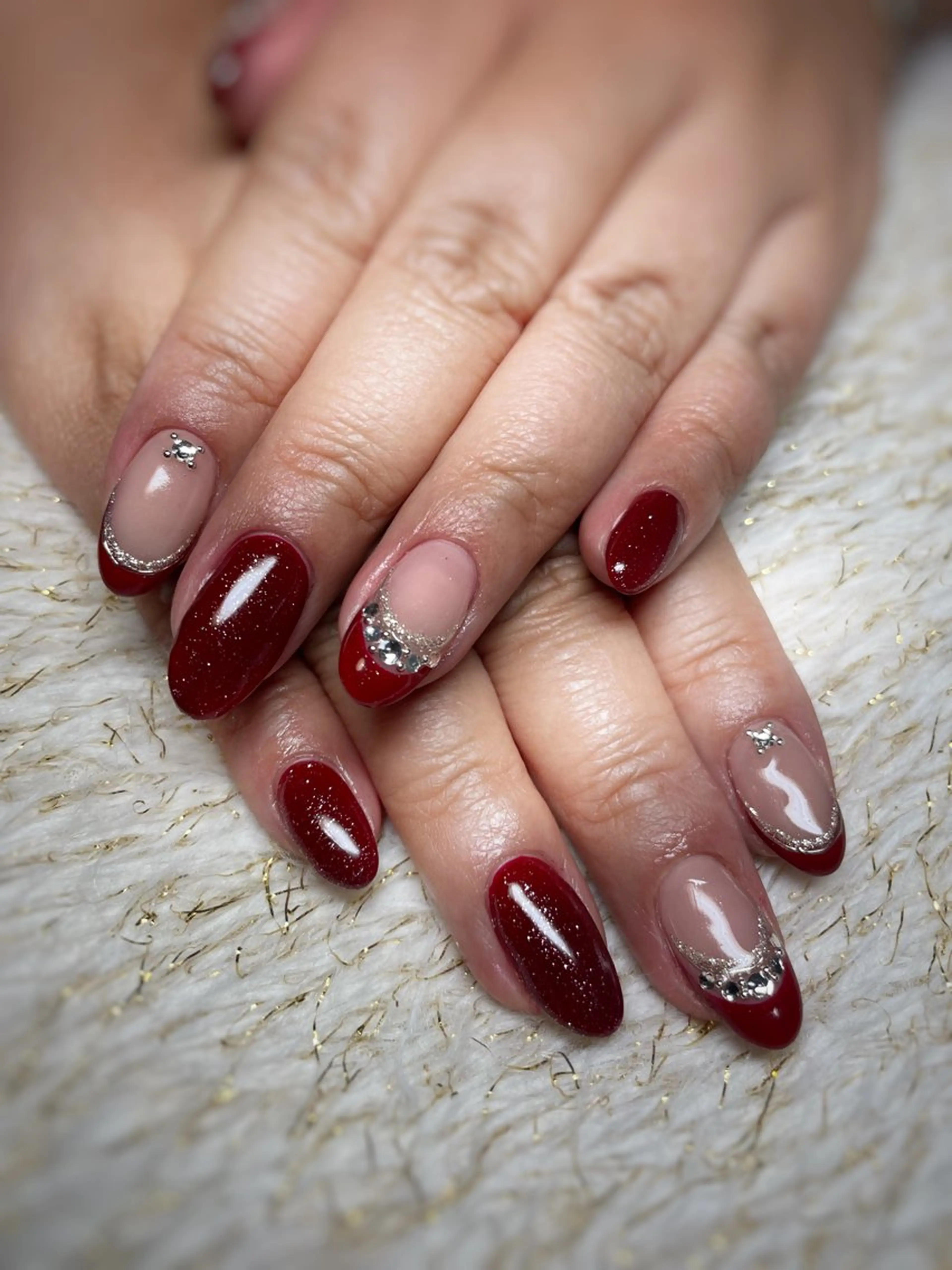 ネイル フレンチネイル ラメ(グリッター) 赤色 冬ネイル クリスマス ハンドネイル nail ayacaのネイルデザイン