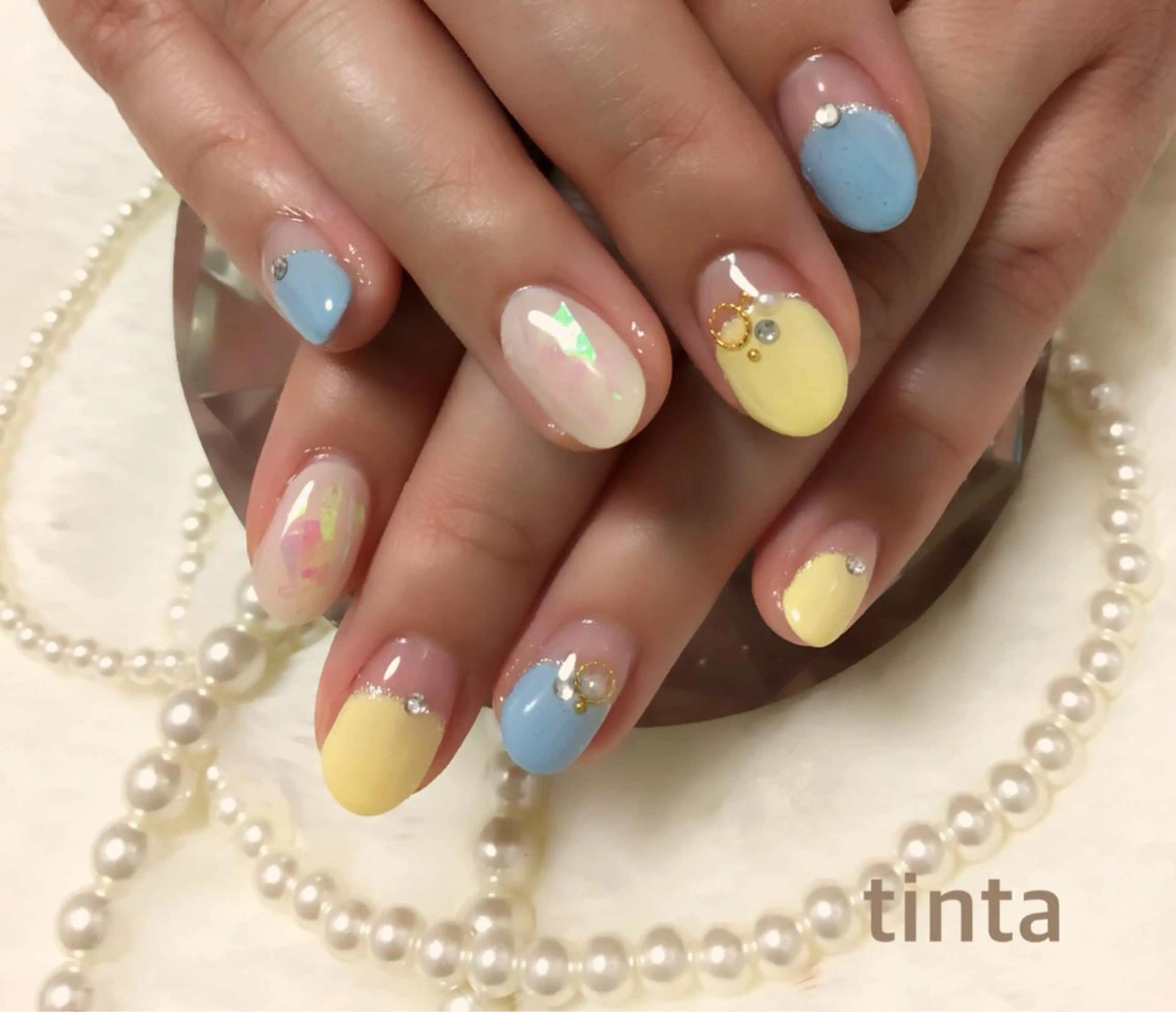 ネイル ブルー フレンチネイル 黄色 ネイルサロン ティンタ所属・馬場 典子のネイルデザイン
