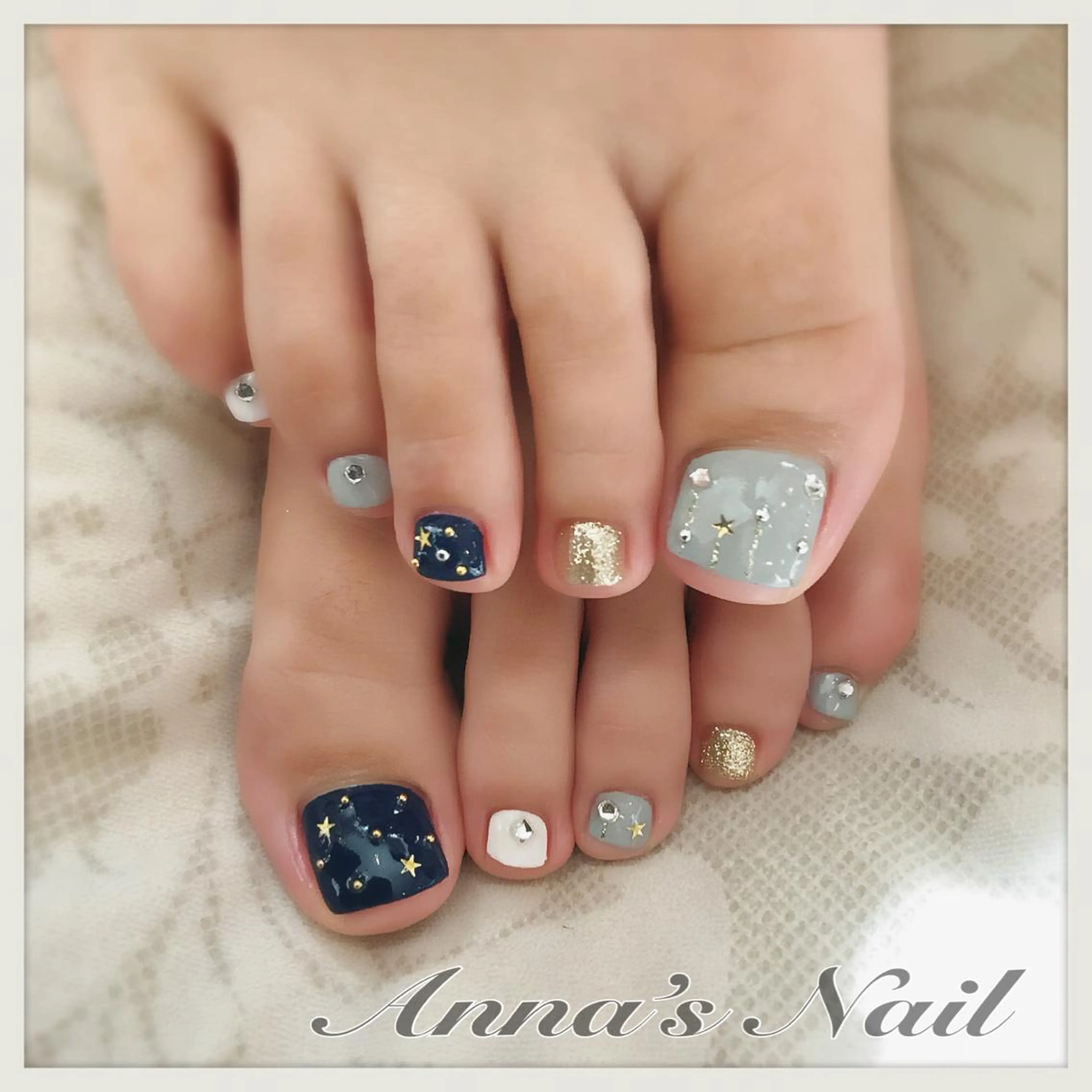 ネイル フットネイル ネイビー ホワイト Anna’s Nail所属・清口 杏奈のネイルデザイン