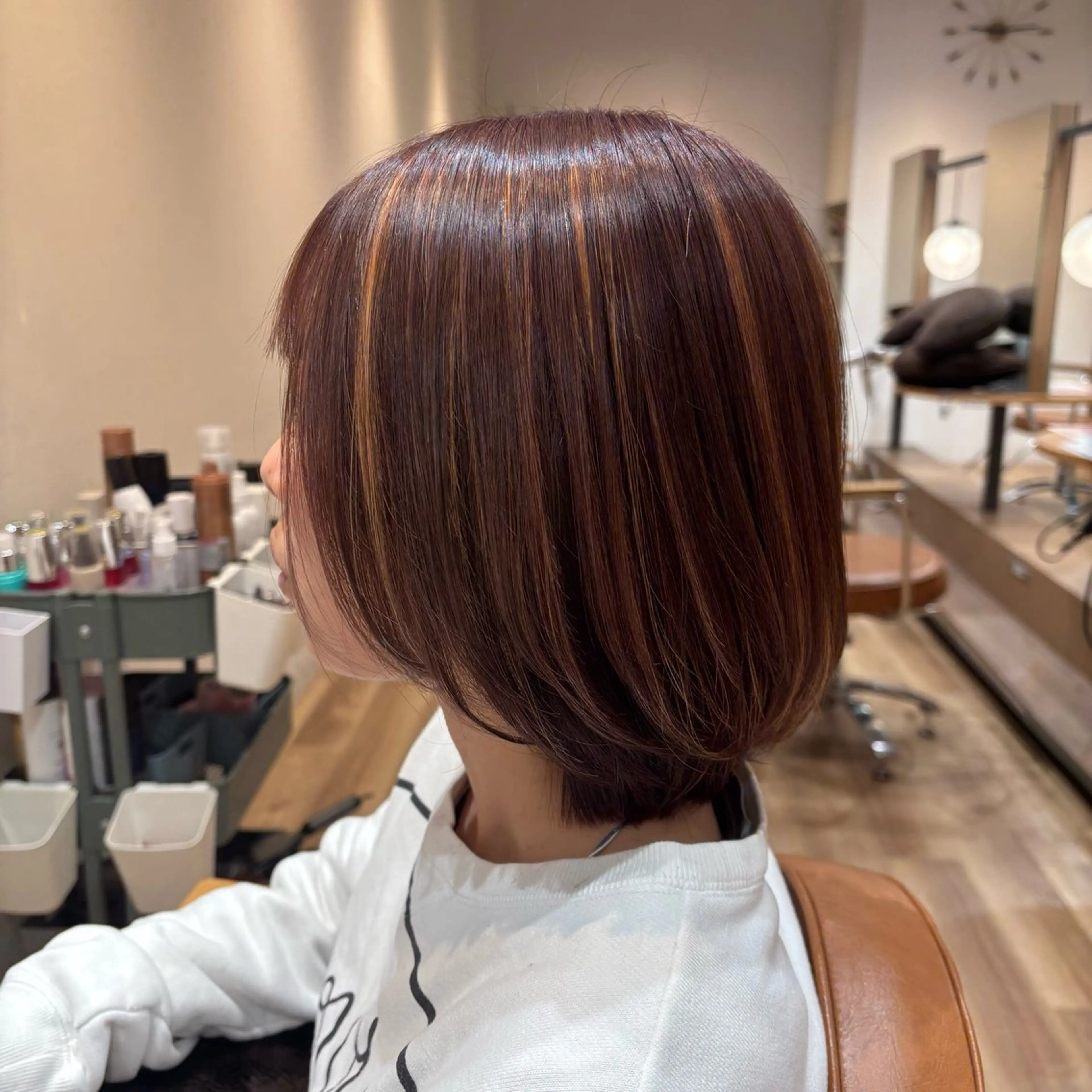 ミディアム ボブレイヤー ボブ ハイライト レイヤーカット 小西 七菜子のヘアスタイル