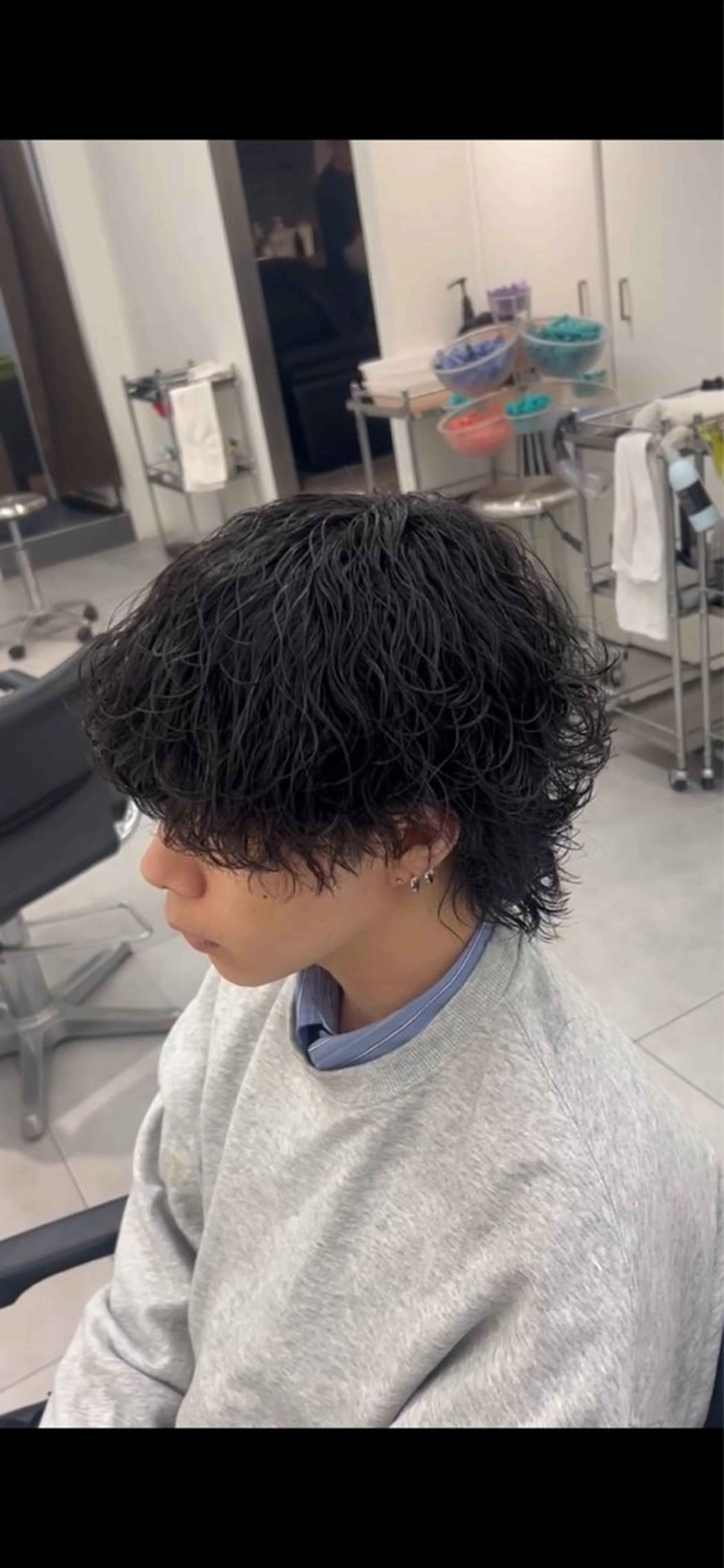 カラー パーマ メンズ メンズパーマ 波巻きパーマ メンズウルフカット ウルフカット 佐々木 輝のヘアスタイル