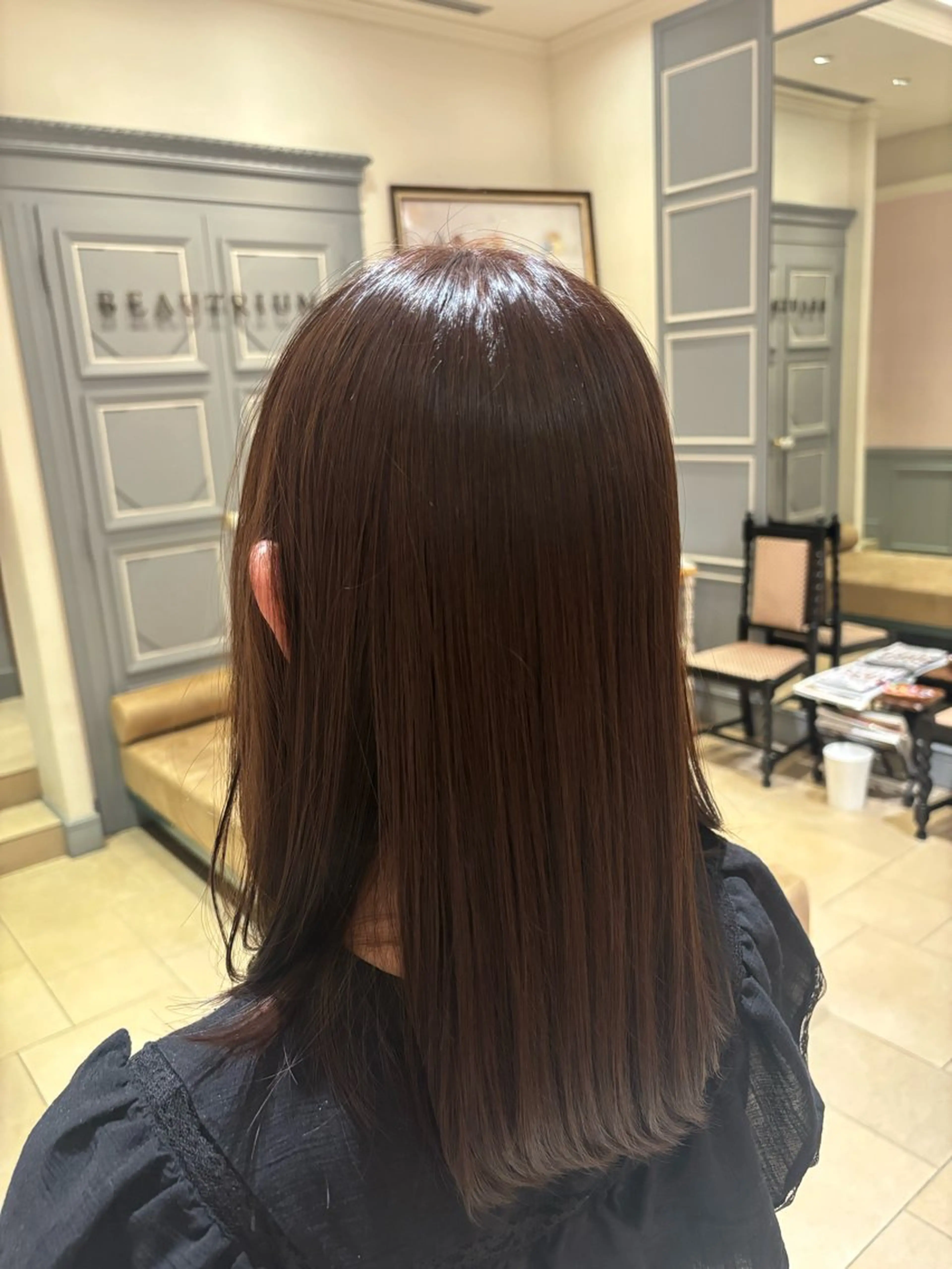 ミディアム カラー 小西 莉央のヘアスタイル