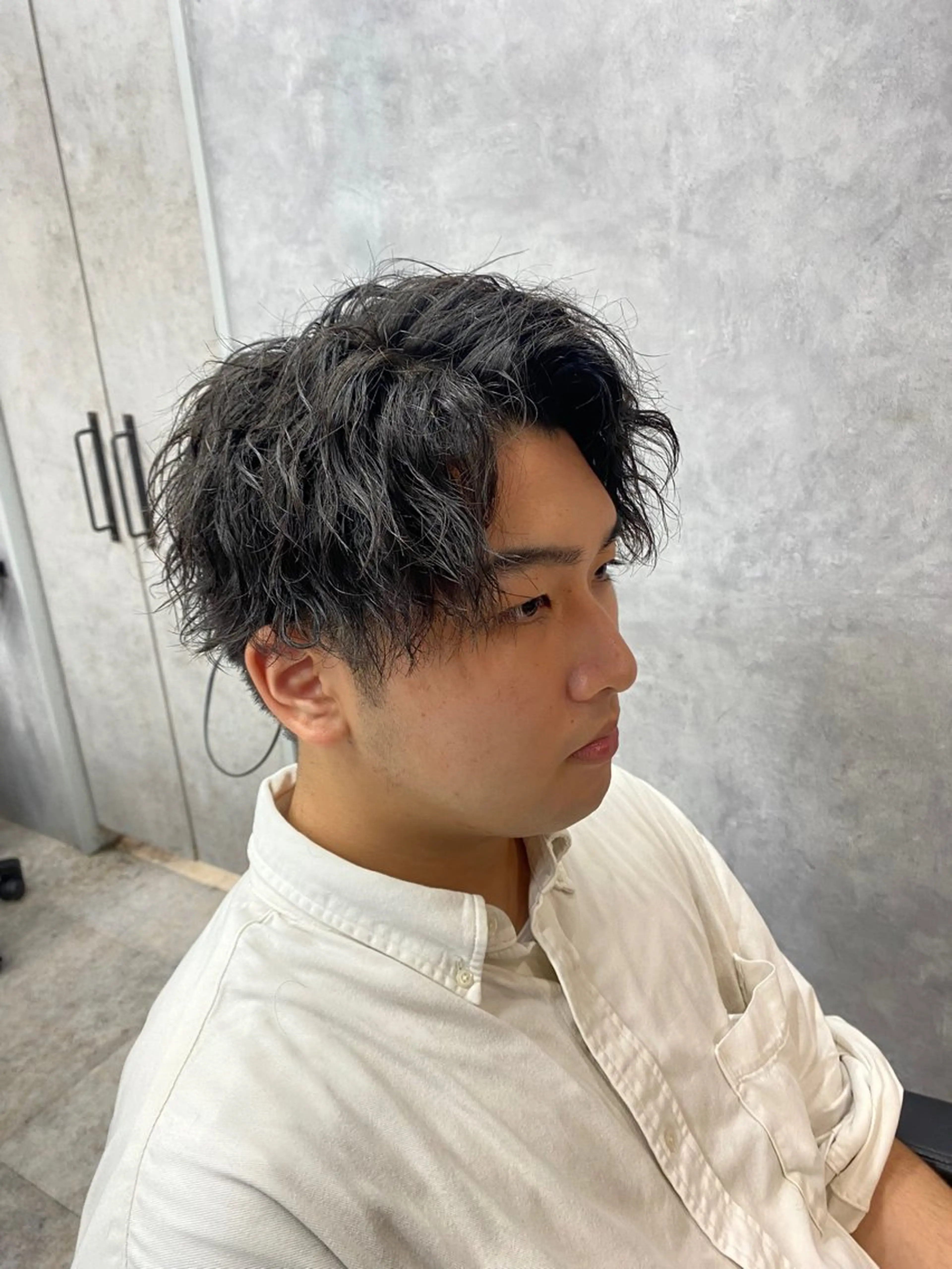 ショート パーマ メンズ センターパート メンズパーマ ツイストスパイラルパーマ 波巻きパーマ スパイラルパーマ ツイストスパイラル/ メンズ特化/中川誠也のヘアスタイル