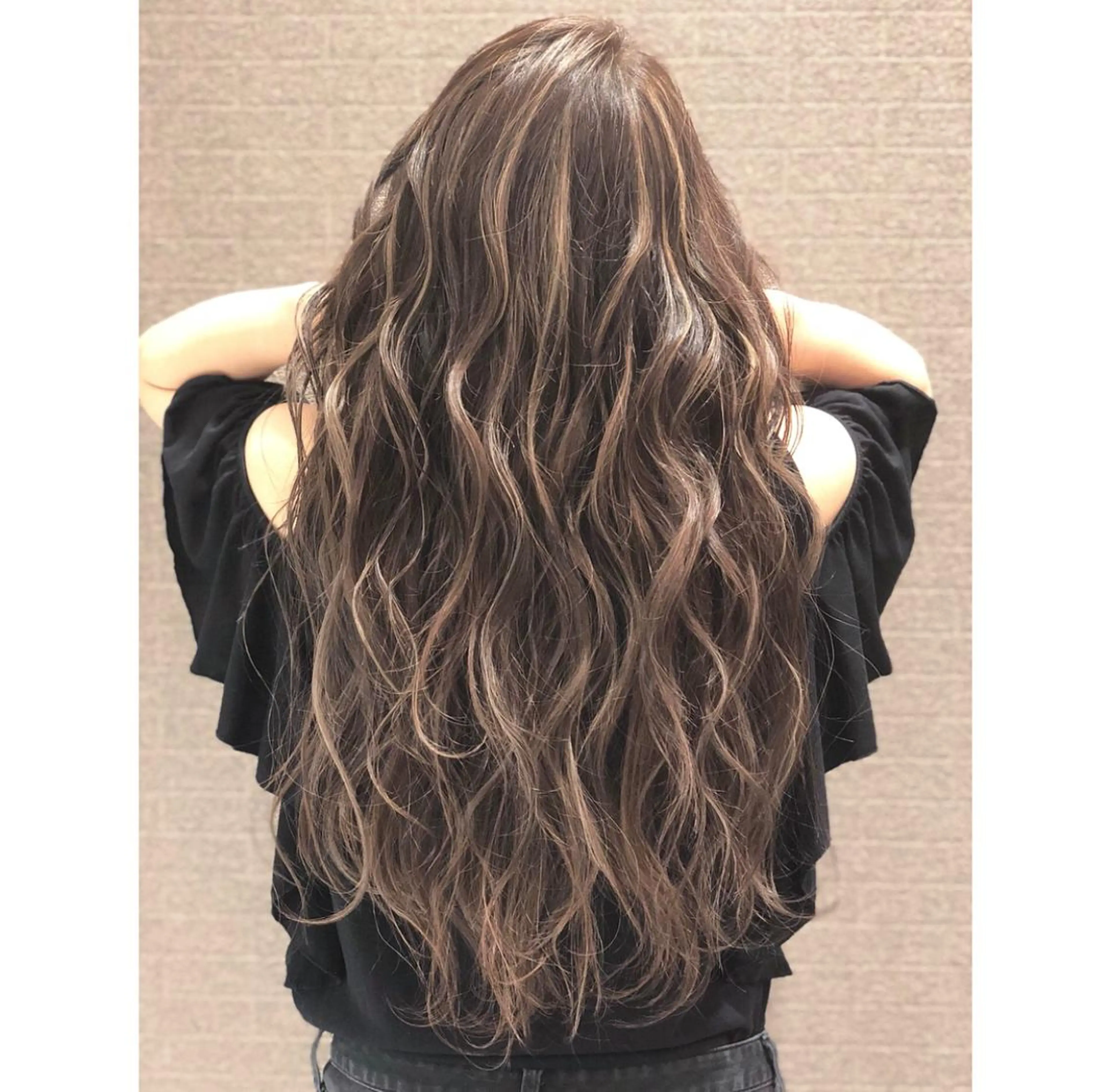 ロング カラー ヘアアレンジ アッシュ バレイヤージュ ベージュカラー デザインカラー グラデーションカラー アンドウ ユウ/ レイヤーカット/韓国のヘアスタイル
