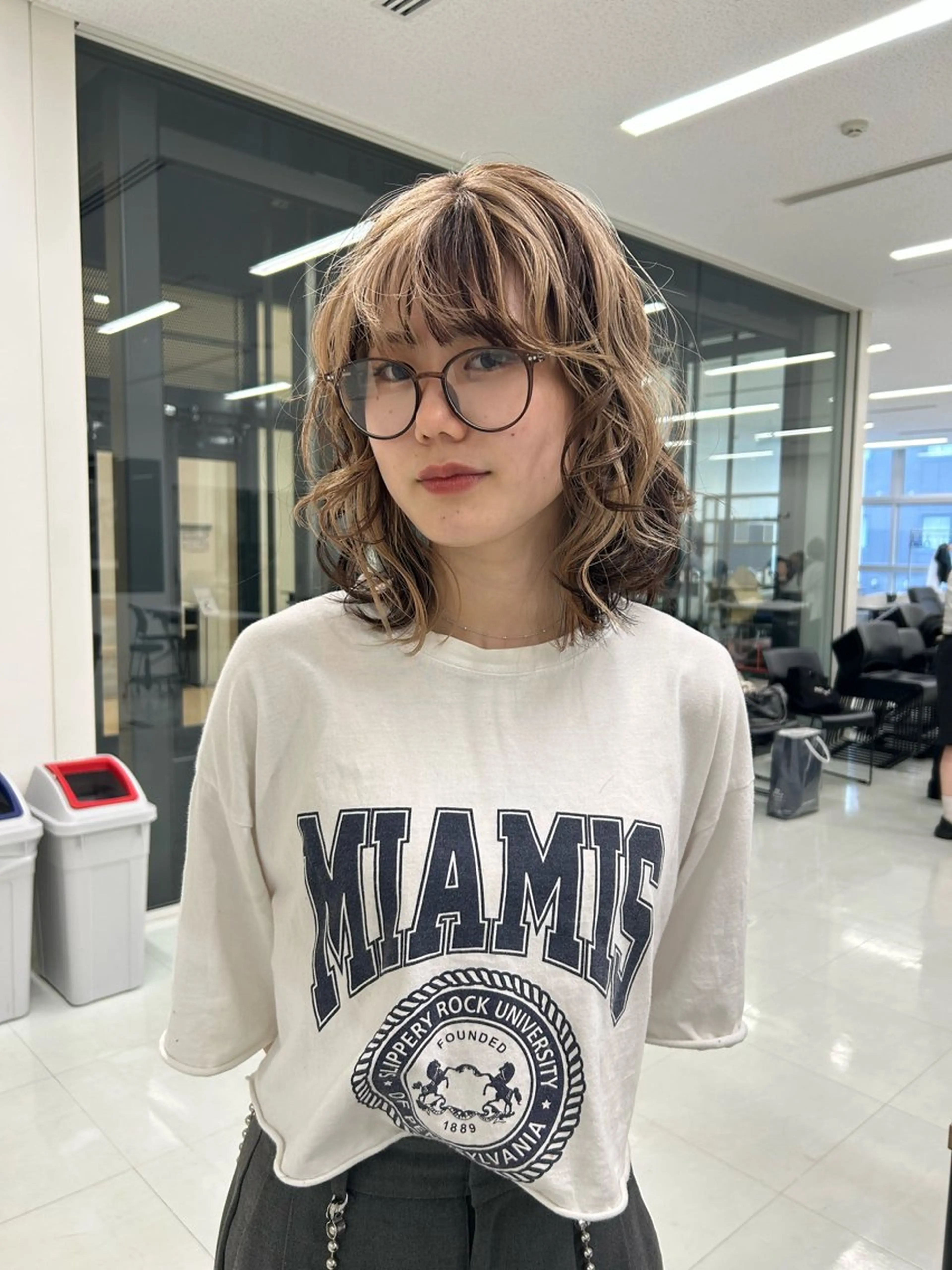 ミディアム シオカワ ケンショウのヘアスタイル