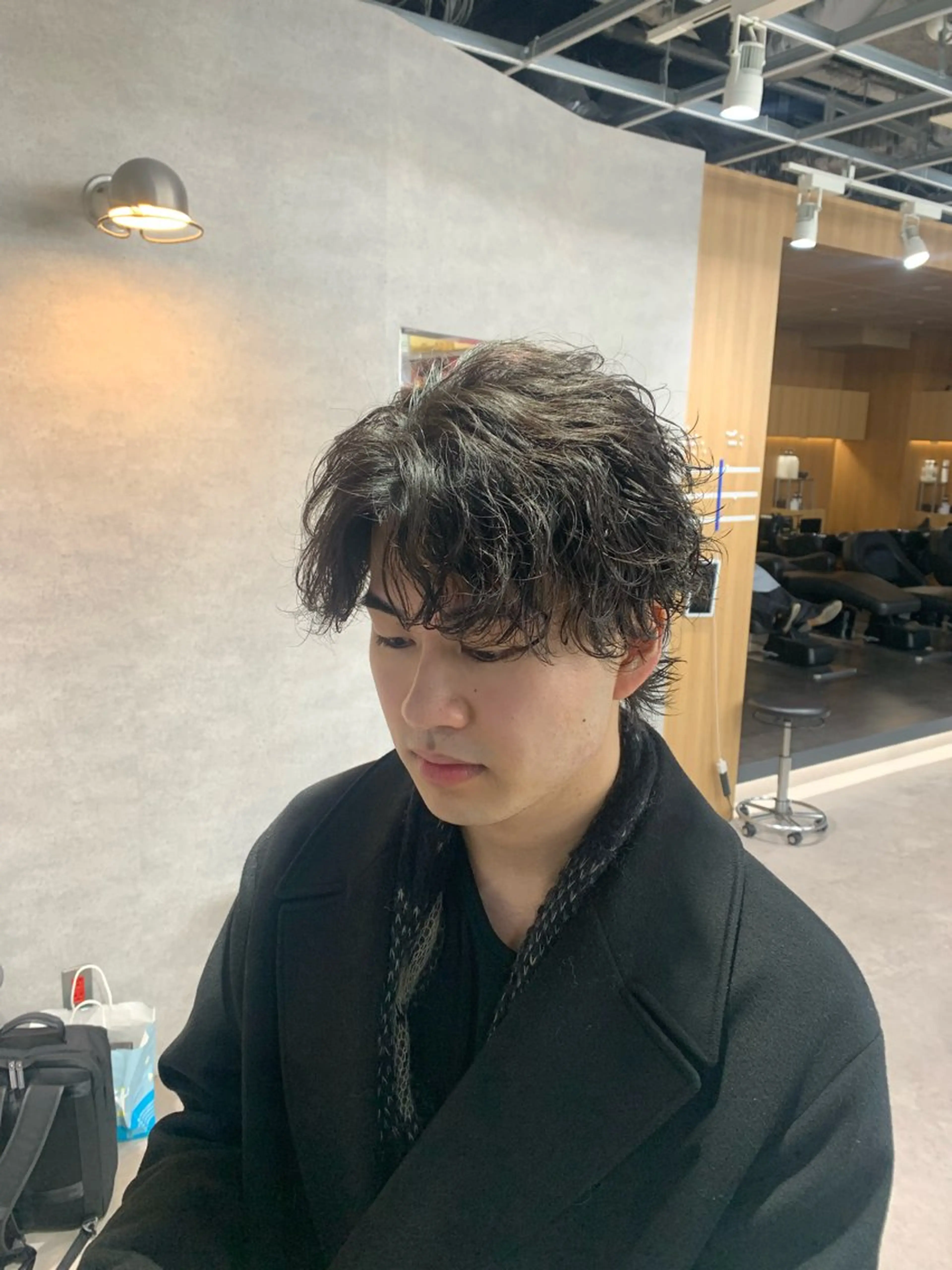 ショート パーマ メンズ メンズブリーチ フェザーパーマ メンズハイトーン メンズパーマ スペインカール ⚡️メンズ特化⚡️ RYUKIのヘアスタイル