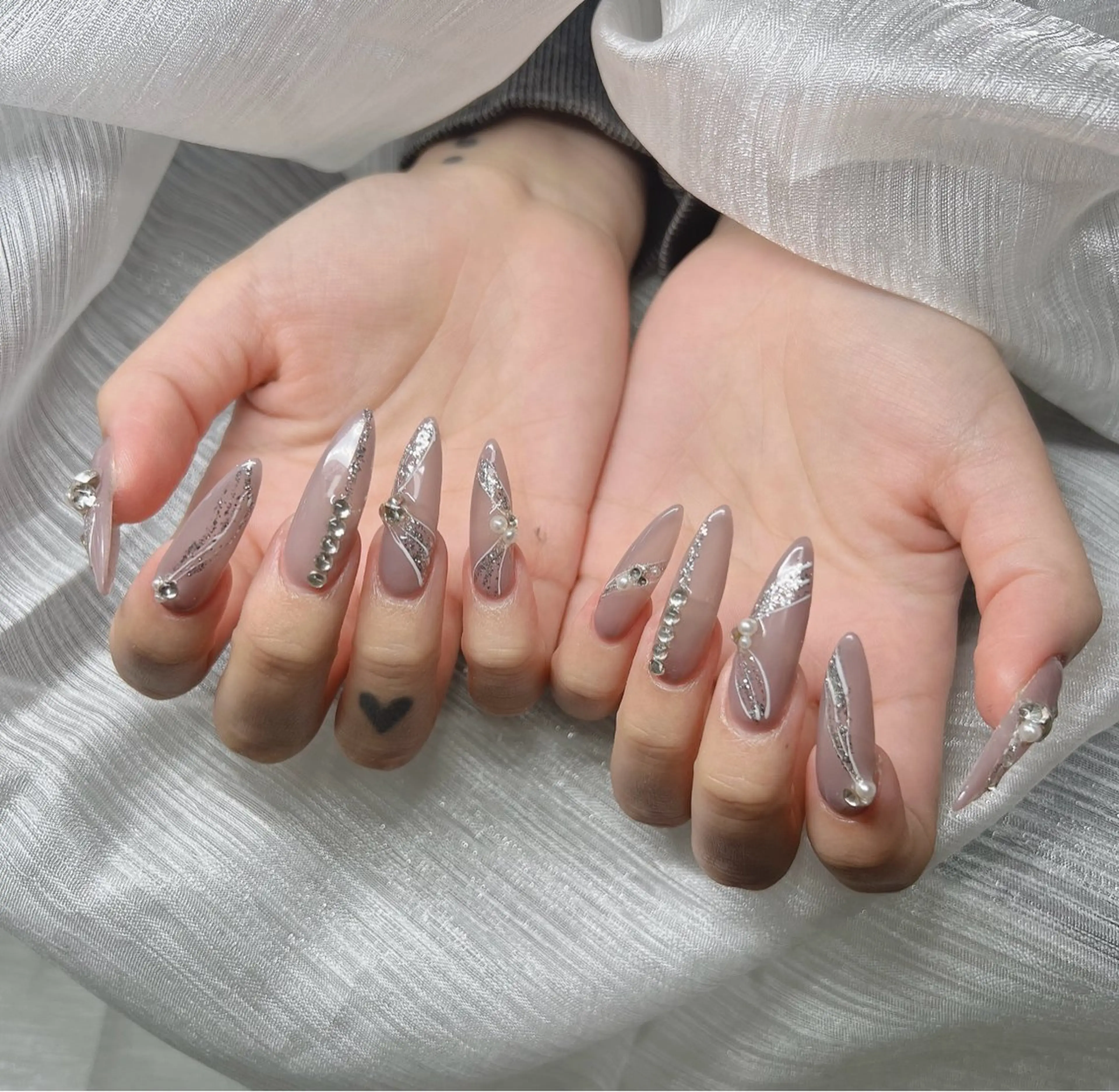 ネイル オーロラネイル チークネイル 長さ出し フットネイル フレンチネイル ハンドネイル Lee Nailsのネイルデザイン