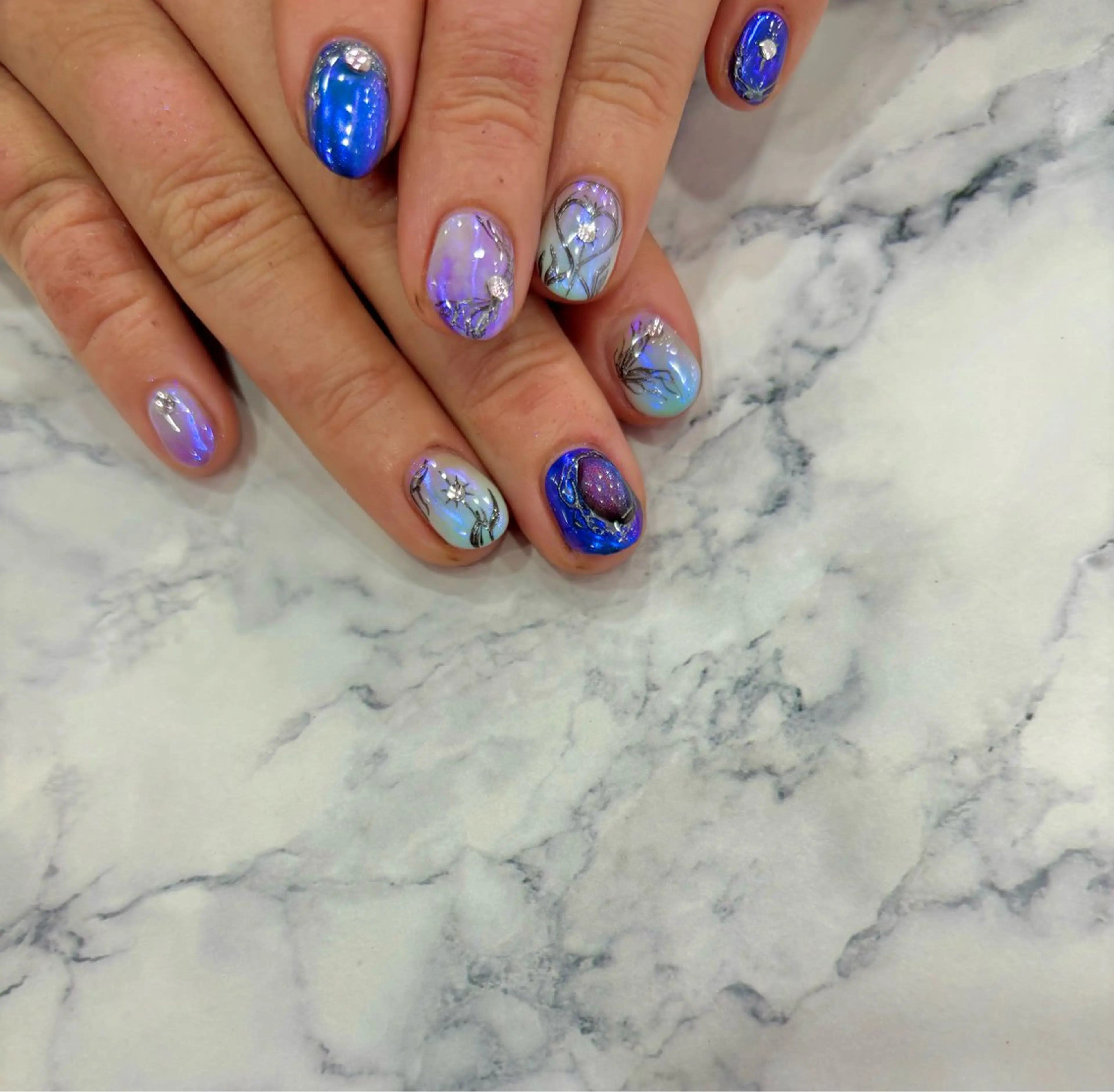 ネイル アートネイル 安藤 彩乃のネイルデザイン