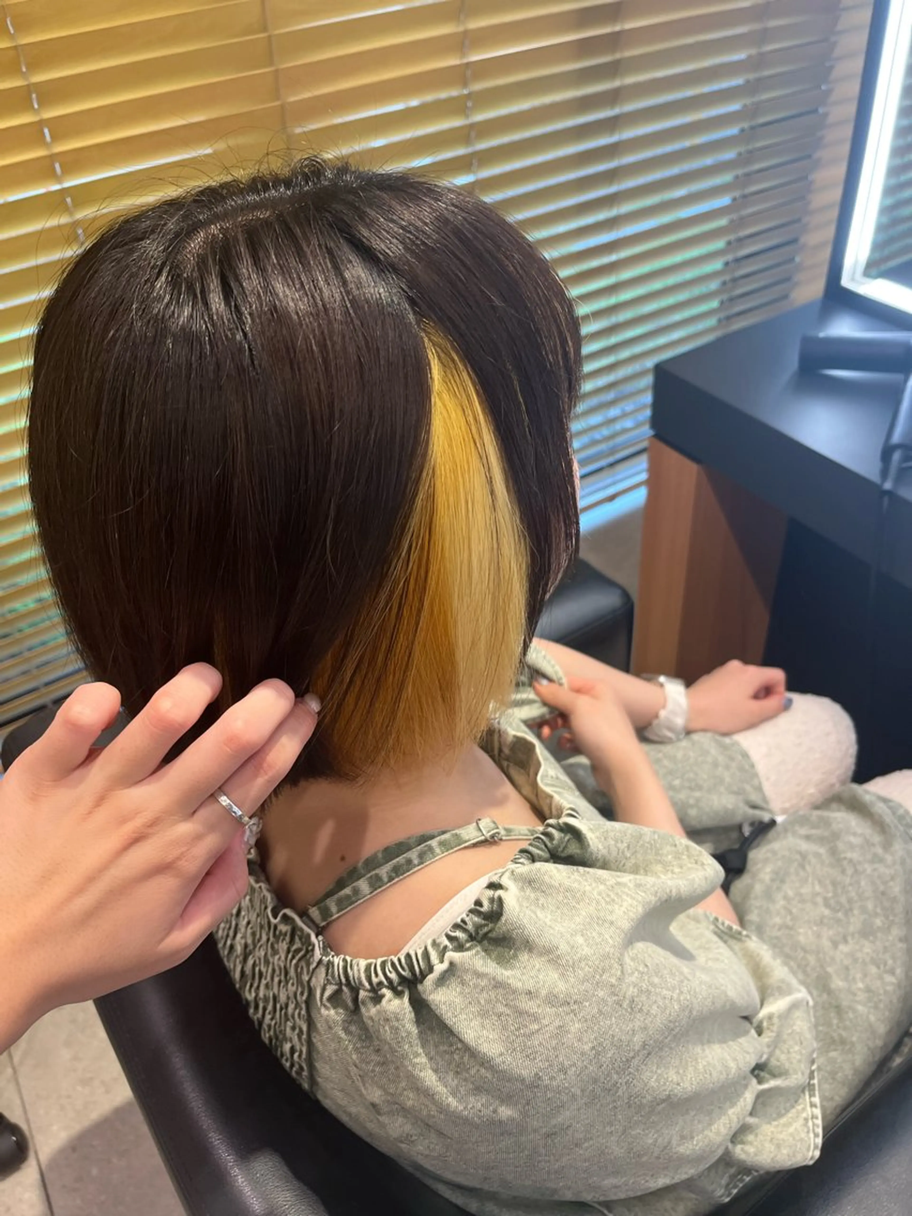 ショート カラー インナーカラー イエローカラー ERII /伏見 カットモデル募集中！のヘアスタイル