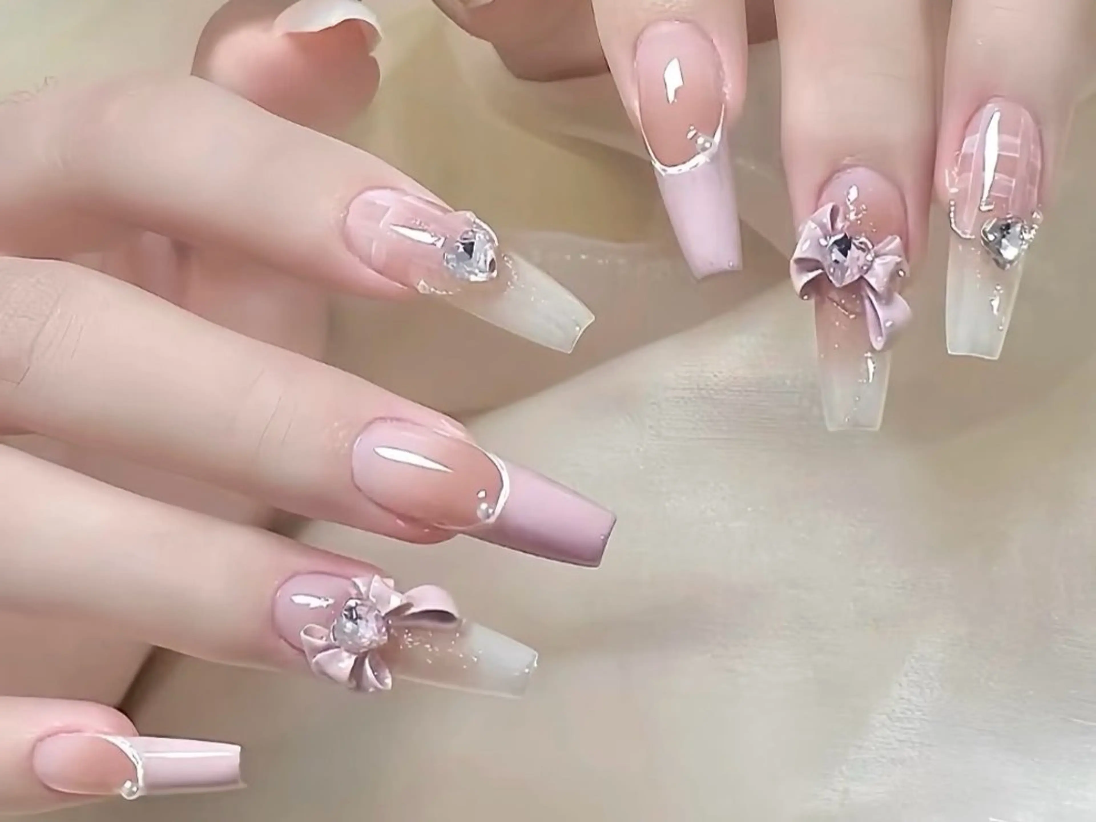 ネイル アートネイル チークネイル 長さ出し フットネイル ジェルネイル ハンドネイル ハンドケア ラッキーネイルサロン 西川口東口店のネイルデザイン