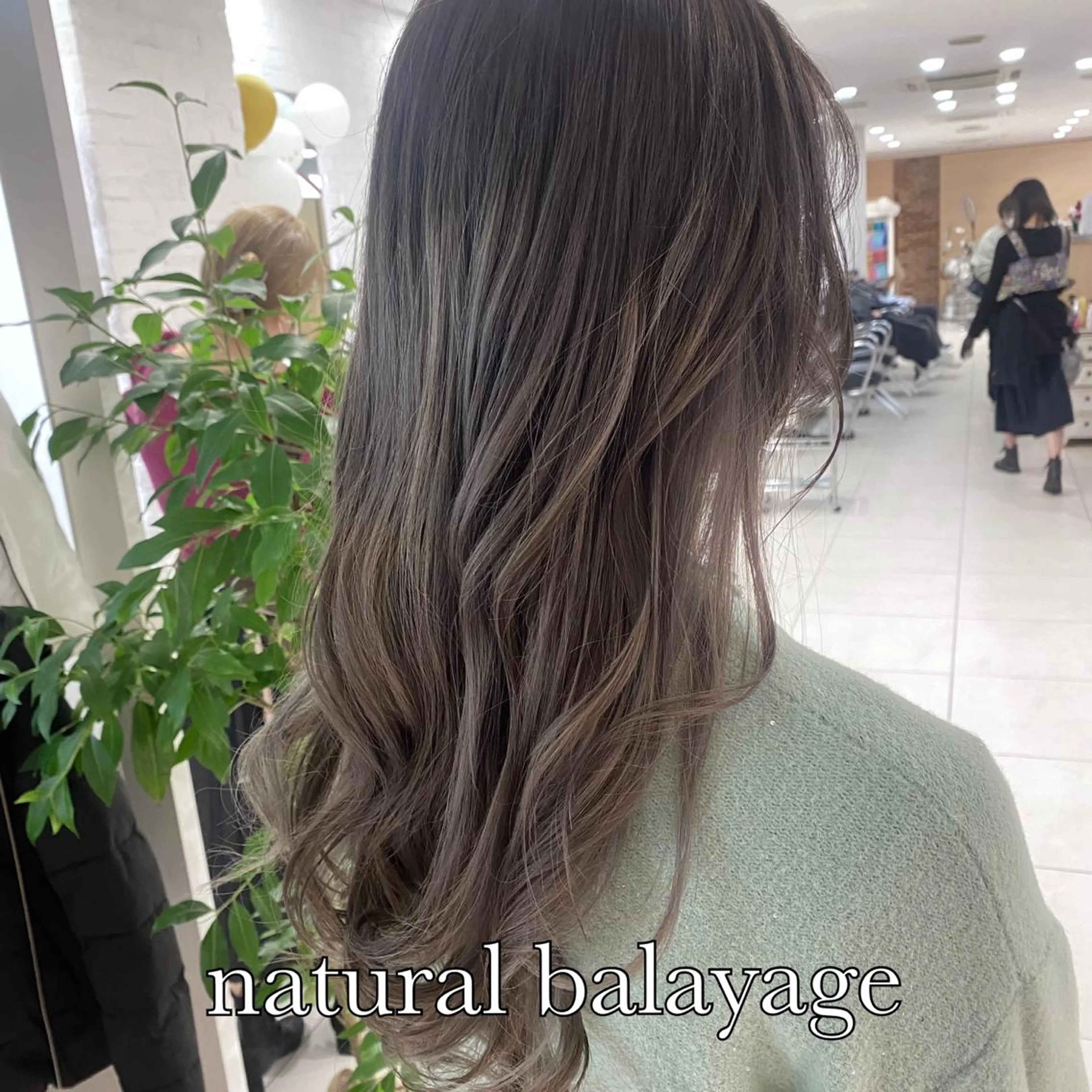 カラー ヘアカラー Ida Akaneのヘアスタイル