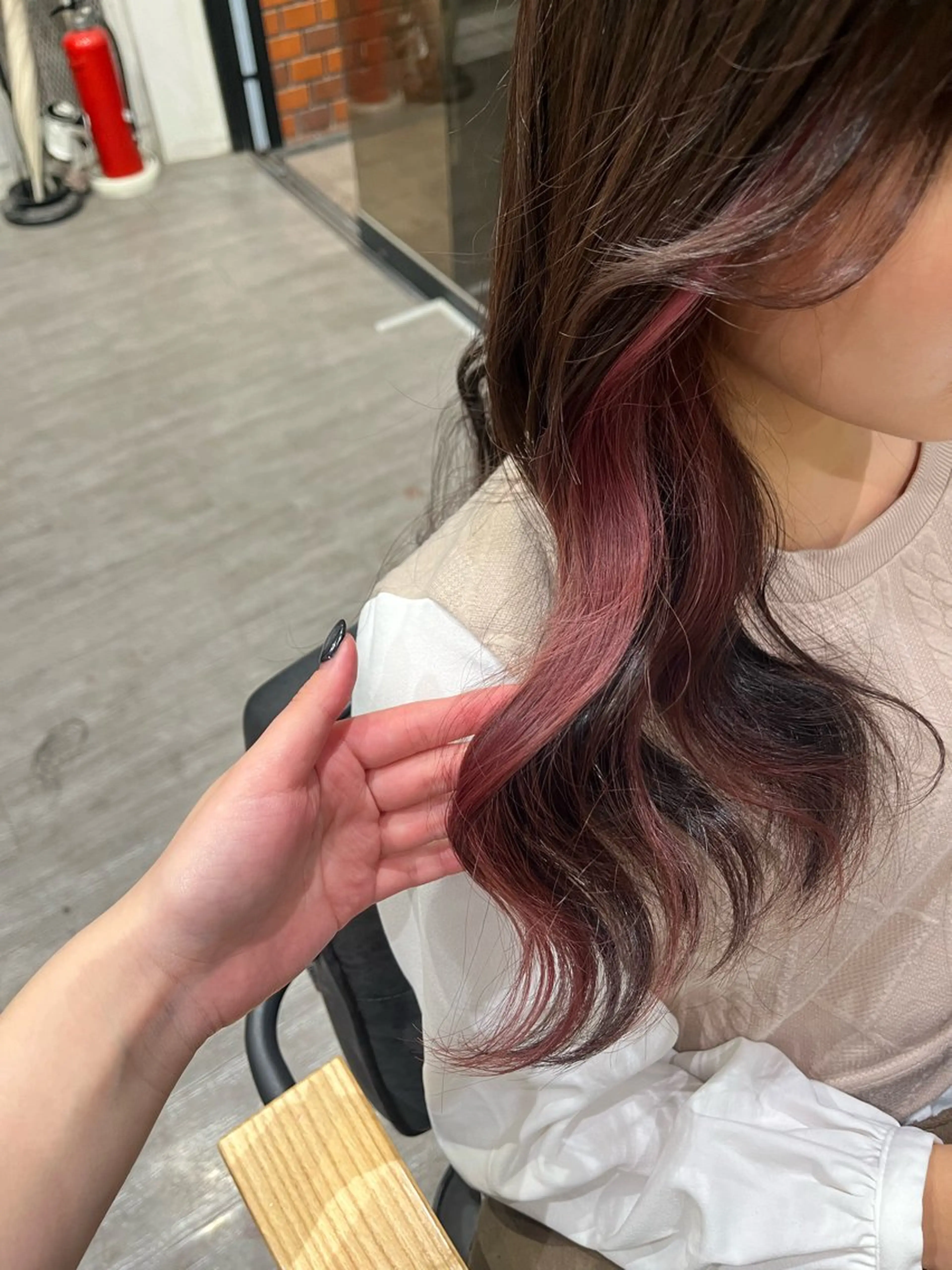 セミロング カラー インナーカラー ピンクカラー ヘアカラー cocotte🫧 絹村 琴美のヘアスタイル