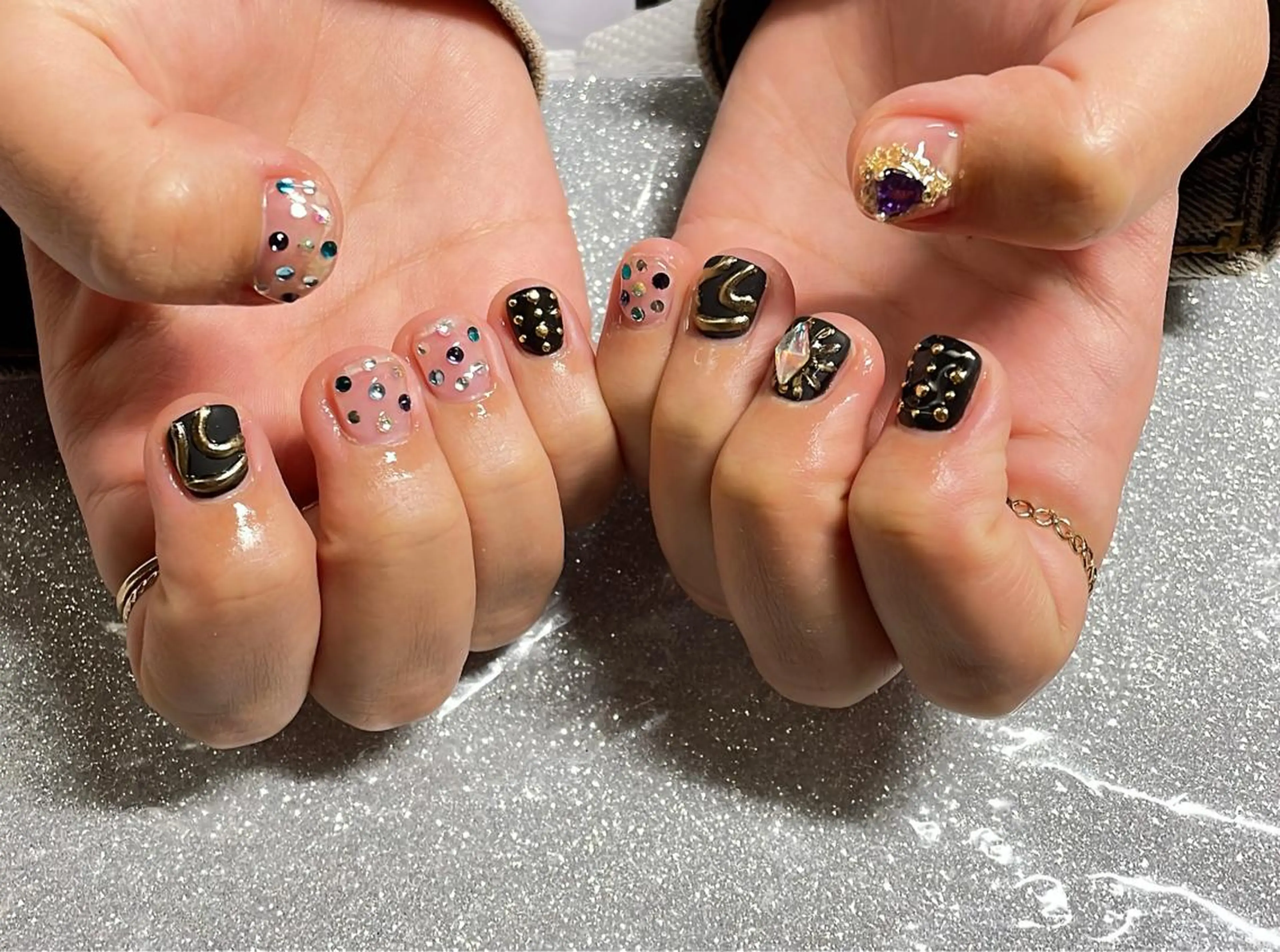 ネイル VIERU 🌈🎀💖のネイルデザイン