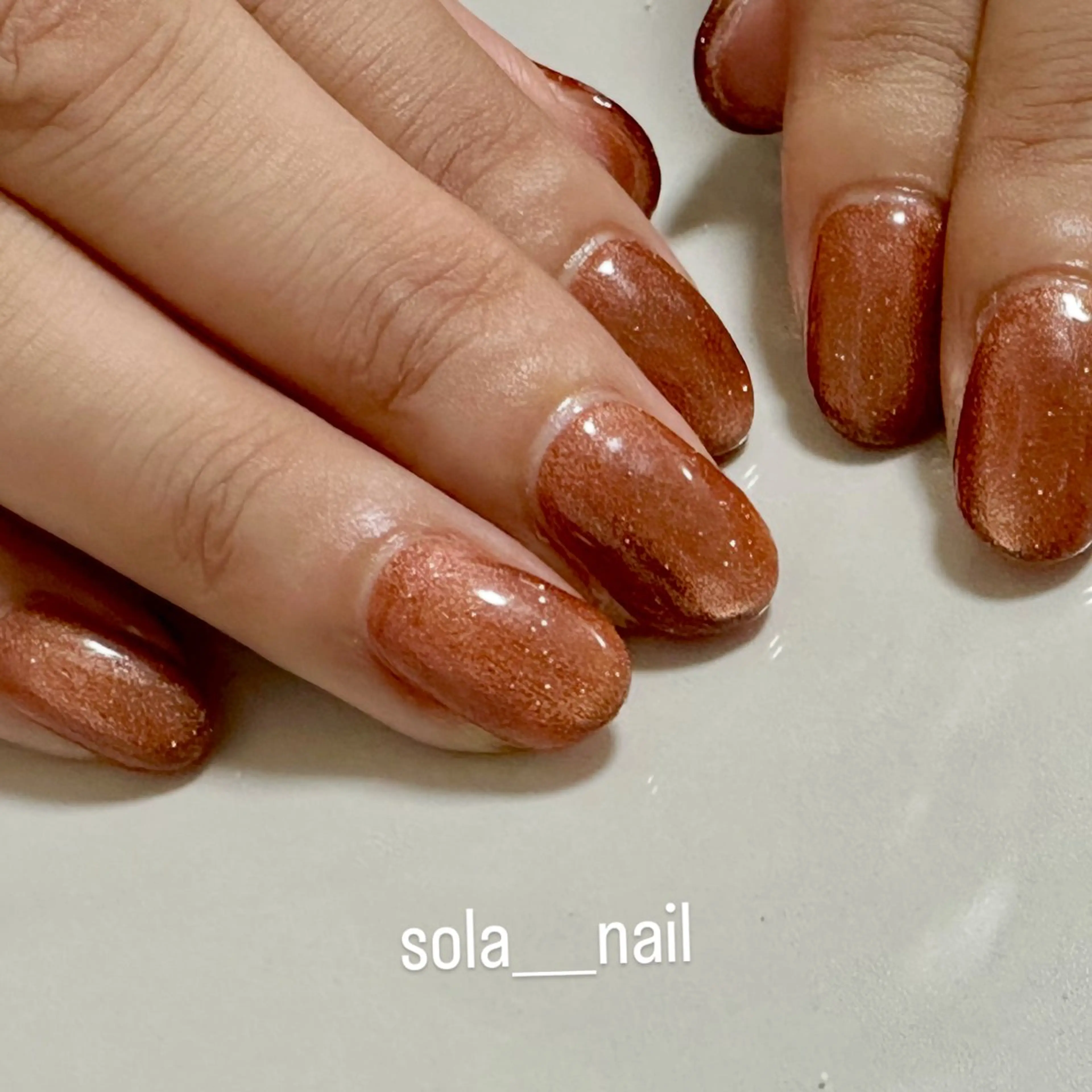 ネイル ブラウン マグネットネイル 赤色 sola nailのネイルデザイン