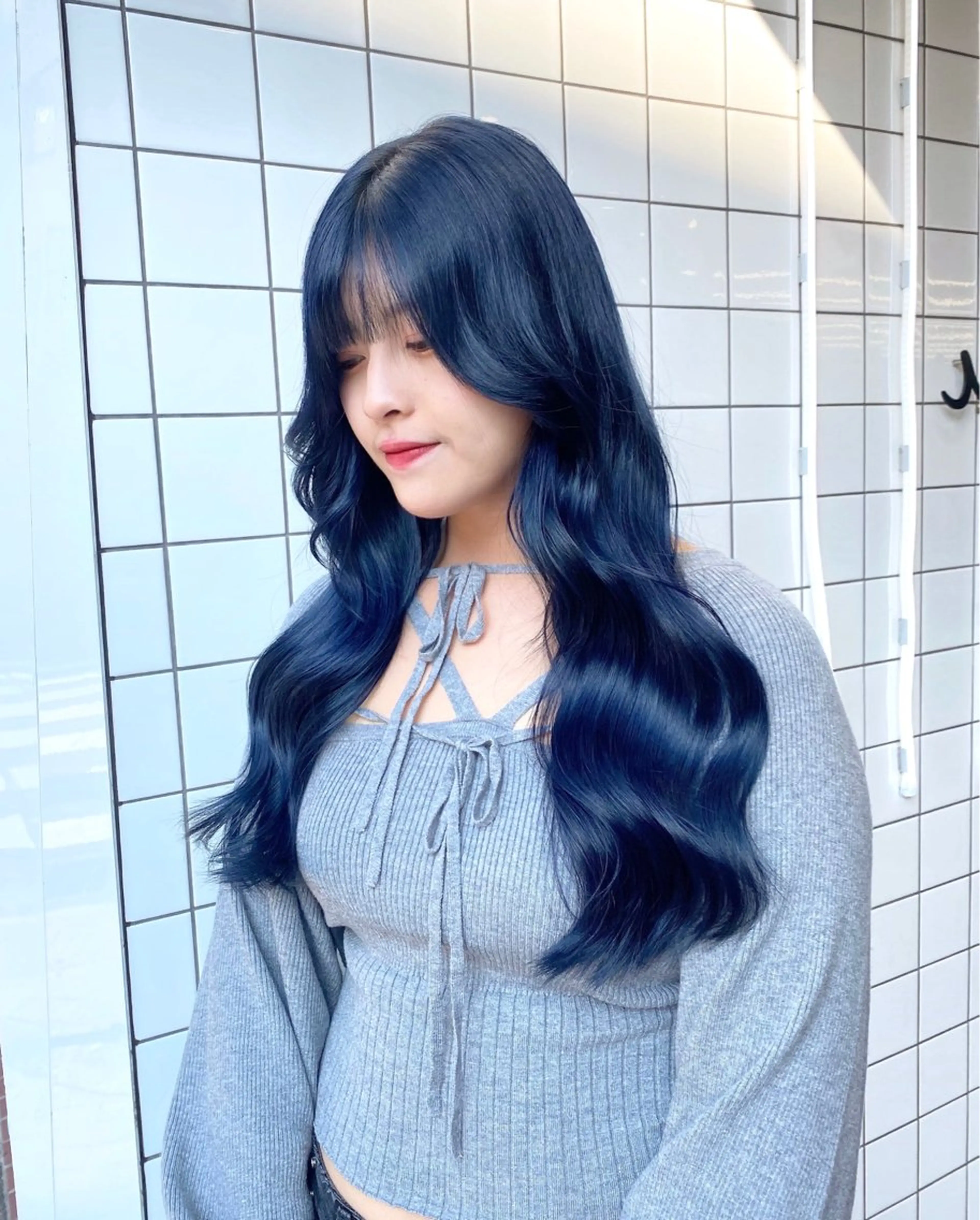 ロング カラー ベージュカラー 黒髪 ブリーチ ブルーカラー ブルーブラック けいこ🍊ニュアンス ネイル/個性派ネイルのネイルデザイン