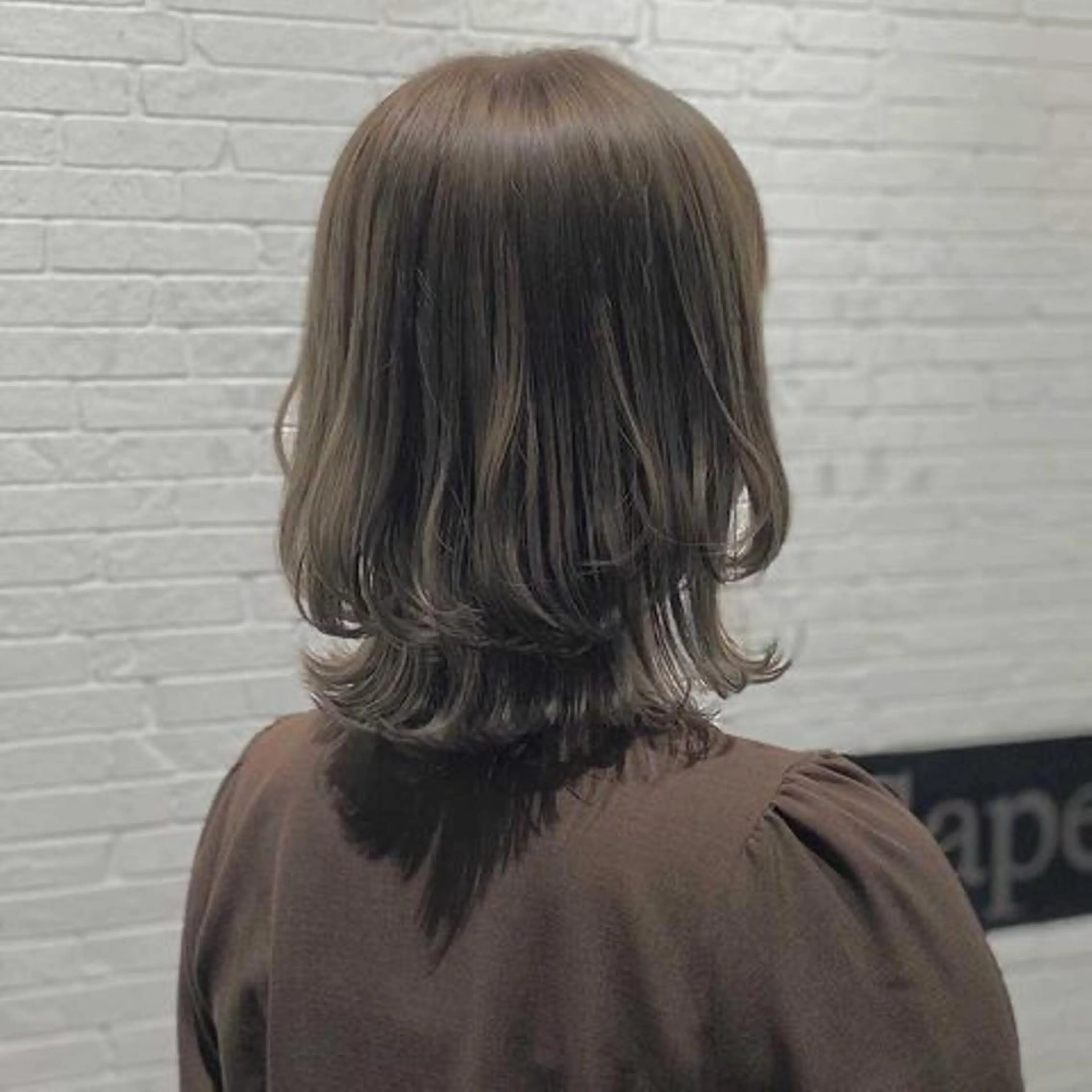 ミディアム ミディアムレイヤー レイヤーカット カぺリベラ グラマラス店のヘアスタイル