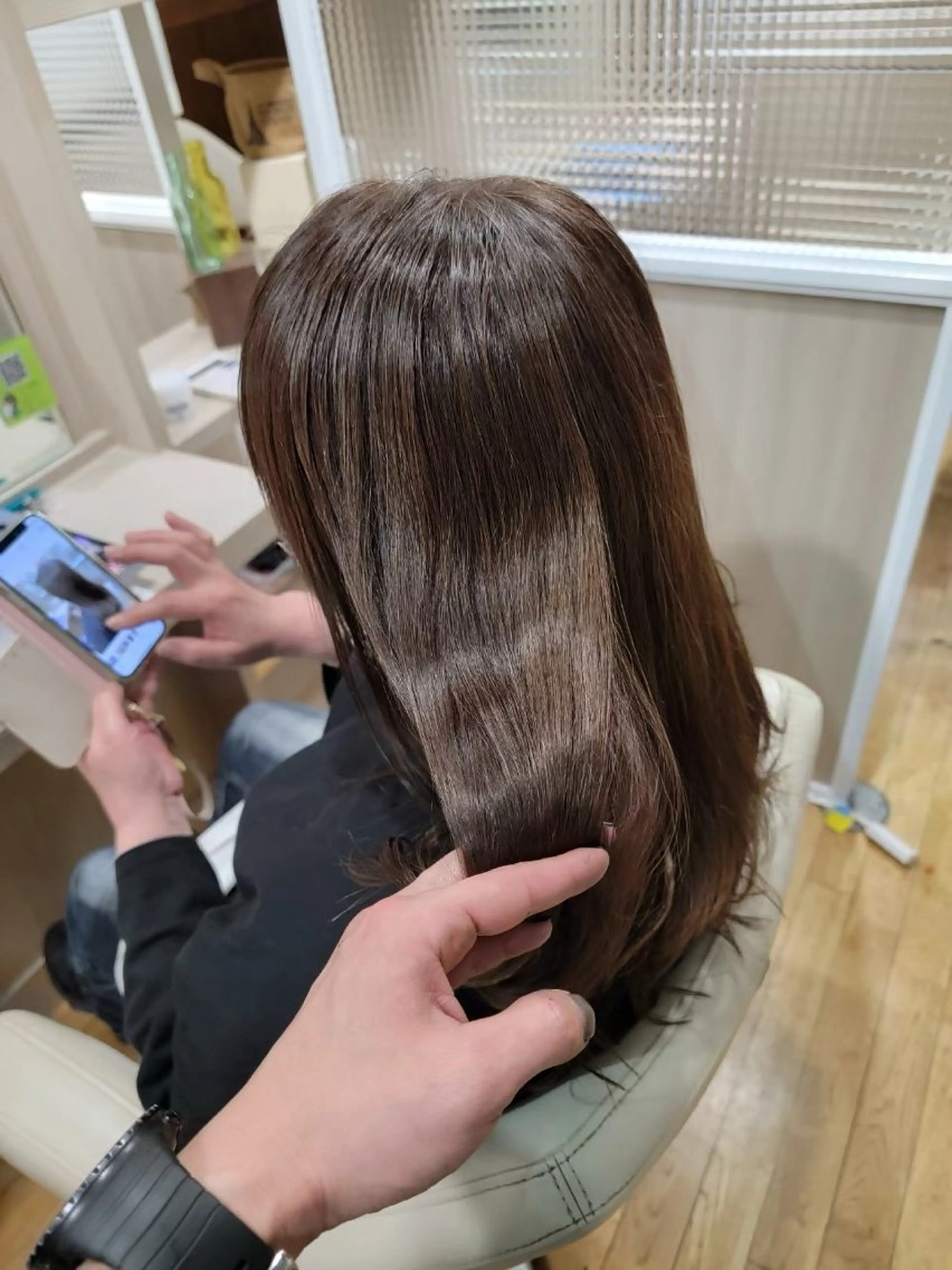 ダメージを最小限に抑えるカラー+似合わせカットの写真