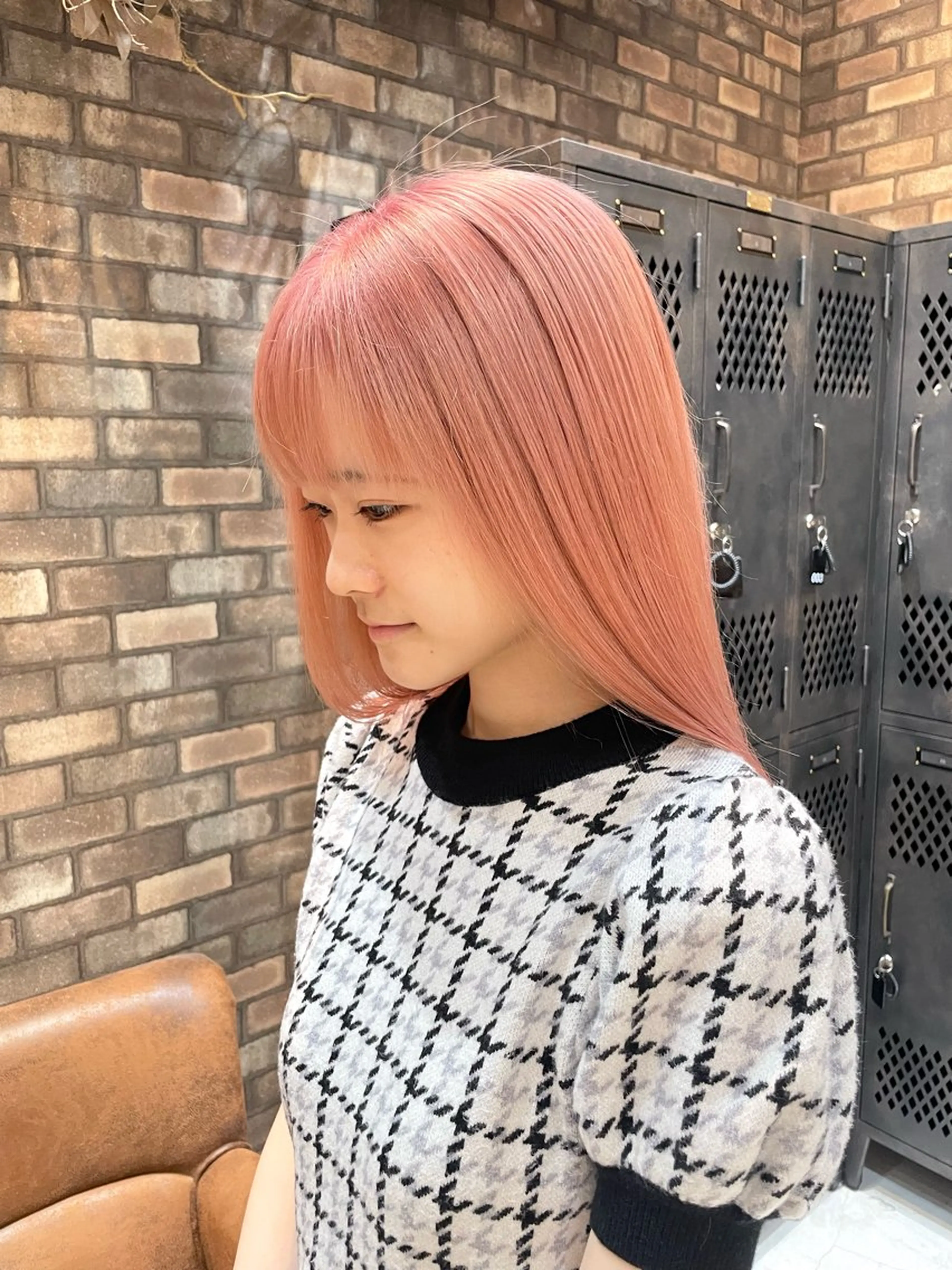 セミロング ブリーチ特化🎖️ピ ンクカラー高橋さやかのヘアスタイル