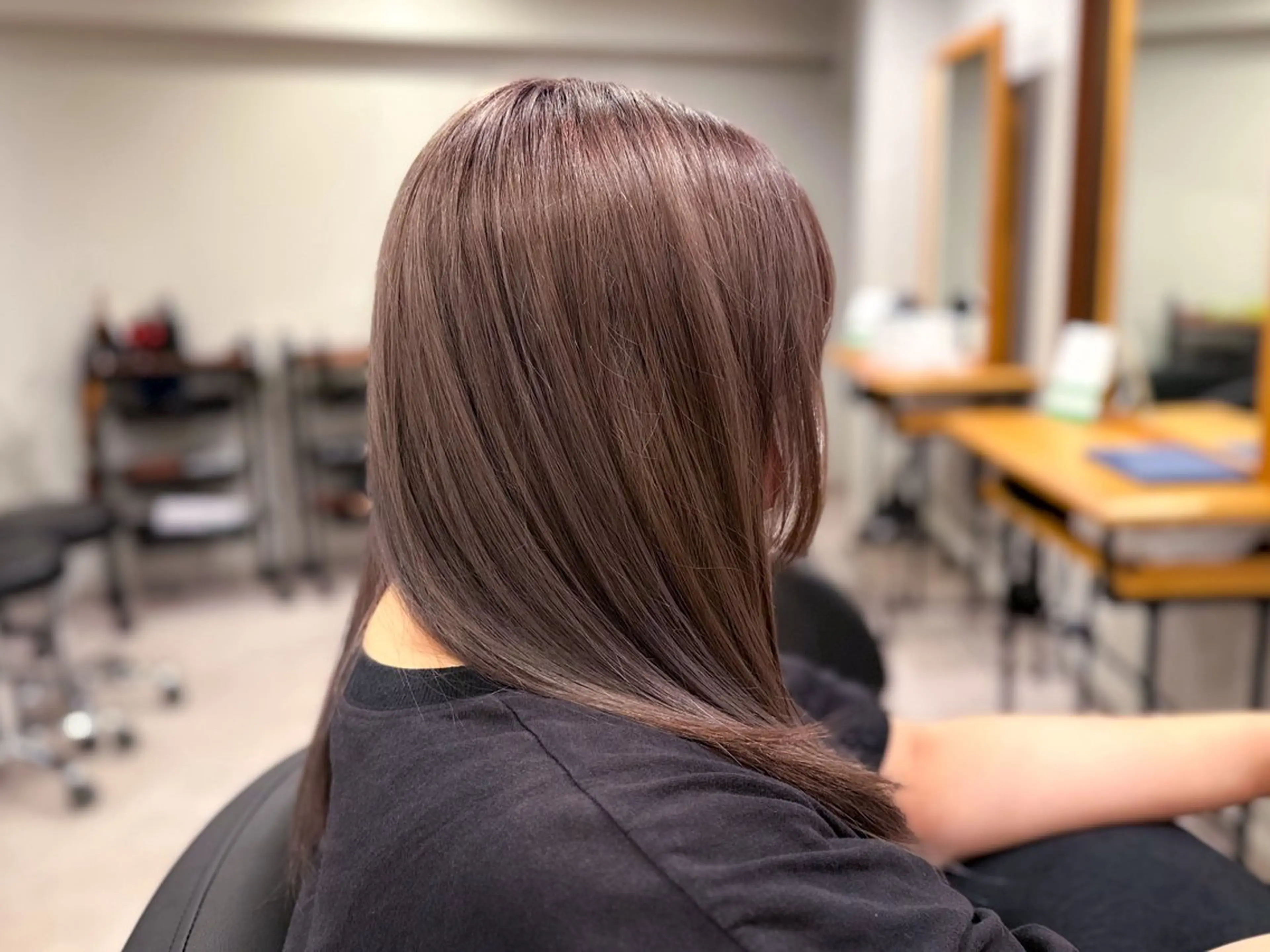 セミロング カラー ベージュカラー ミルクティーベージュ 《髪質改善・縮毛矯正 /ブリーチ》坂本爽のヘアスタイル