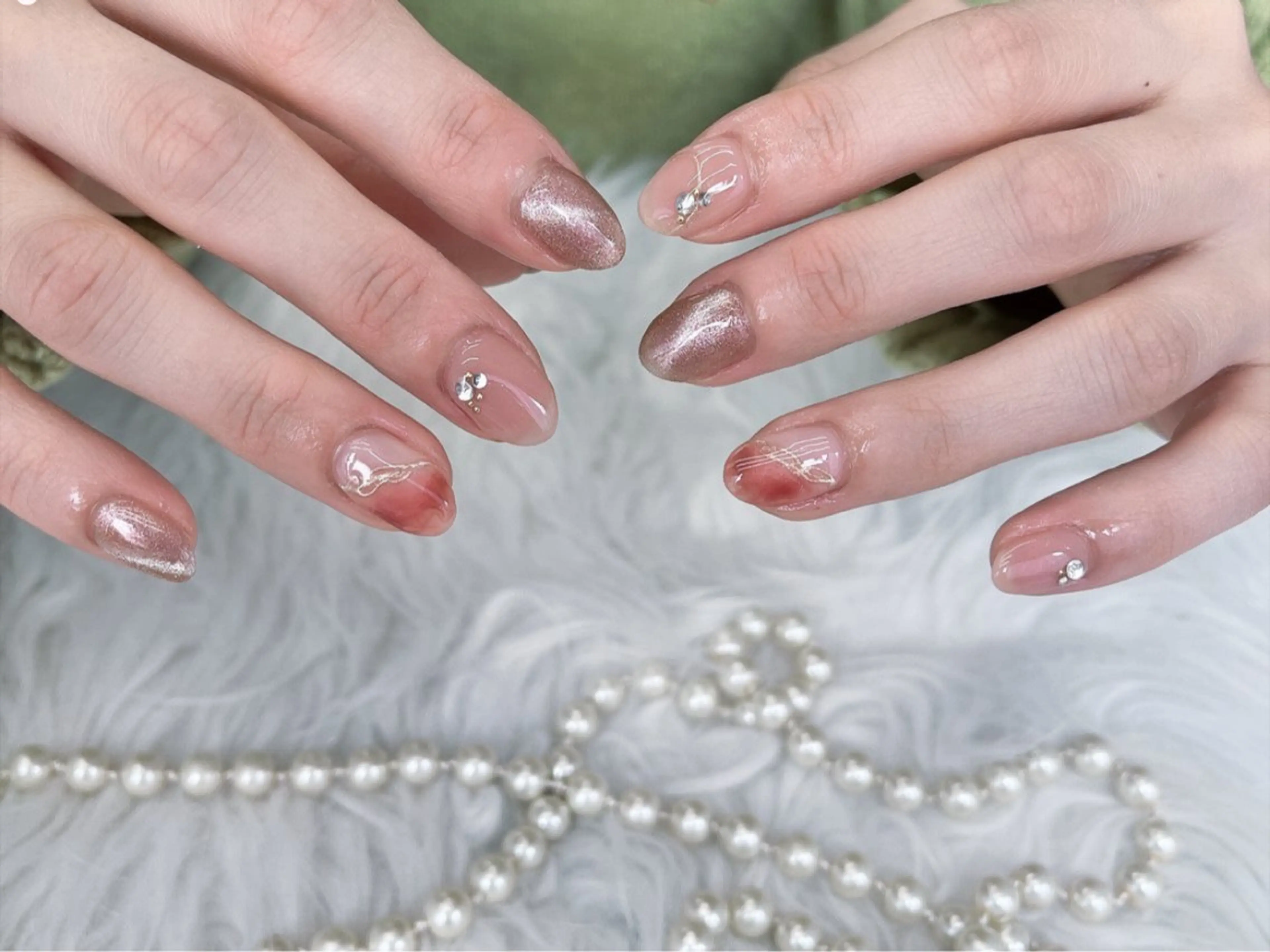 ネイル 桜ネイル フットネイル ジェルネイル 韓国ネイル ラメ(グリッター) ハンドネイル ネイルサロンAiri 長さ出し·シンプルのネイルデザイン