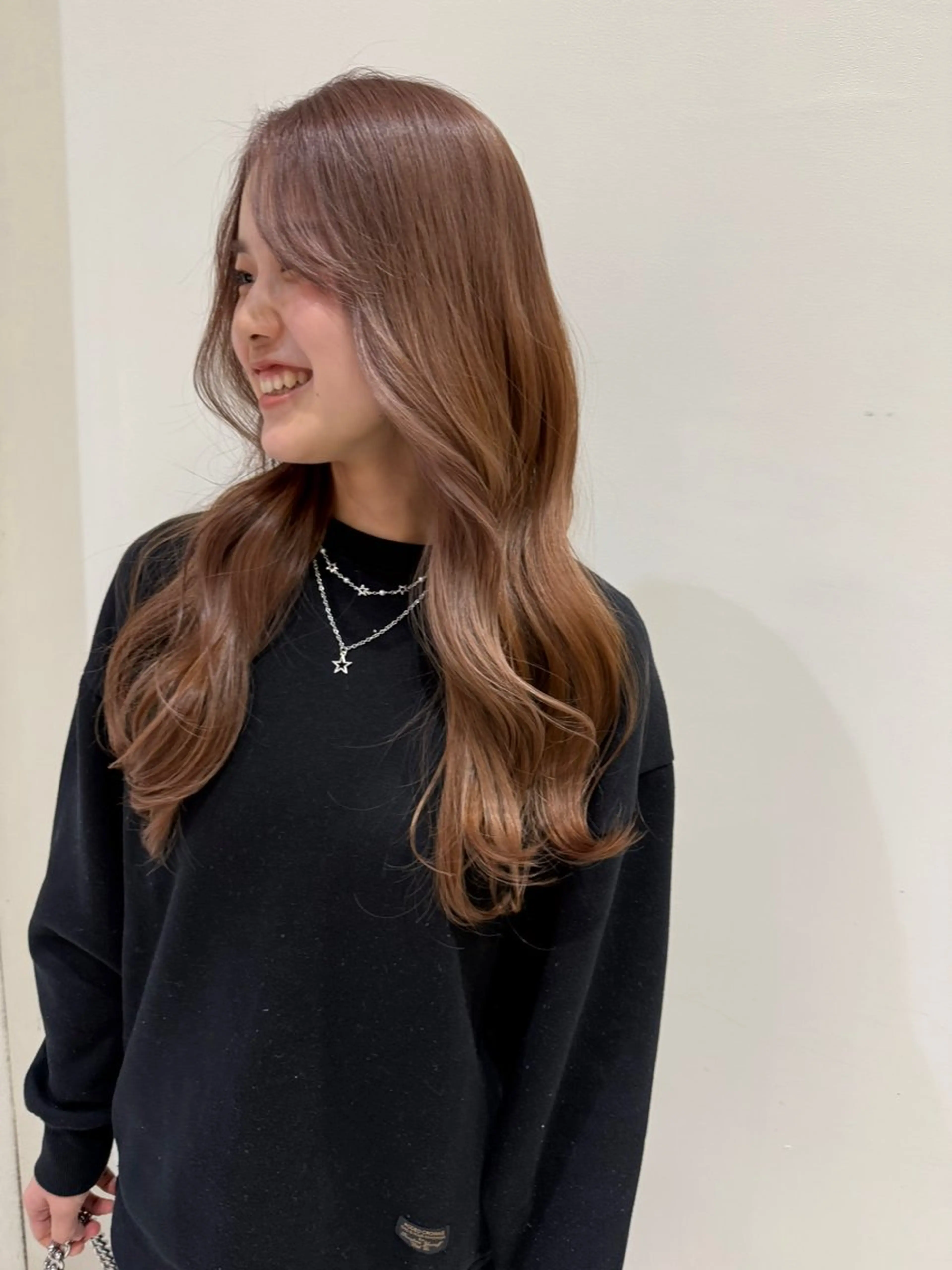 セミロング ヘアカラー 中村未夢🤍ブリーチ なしダブルカラー🤍のヘアスタイル