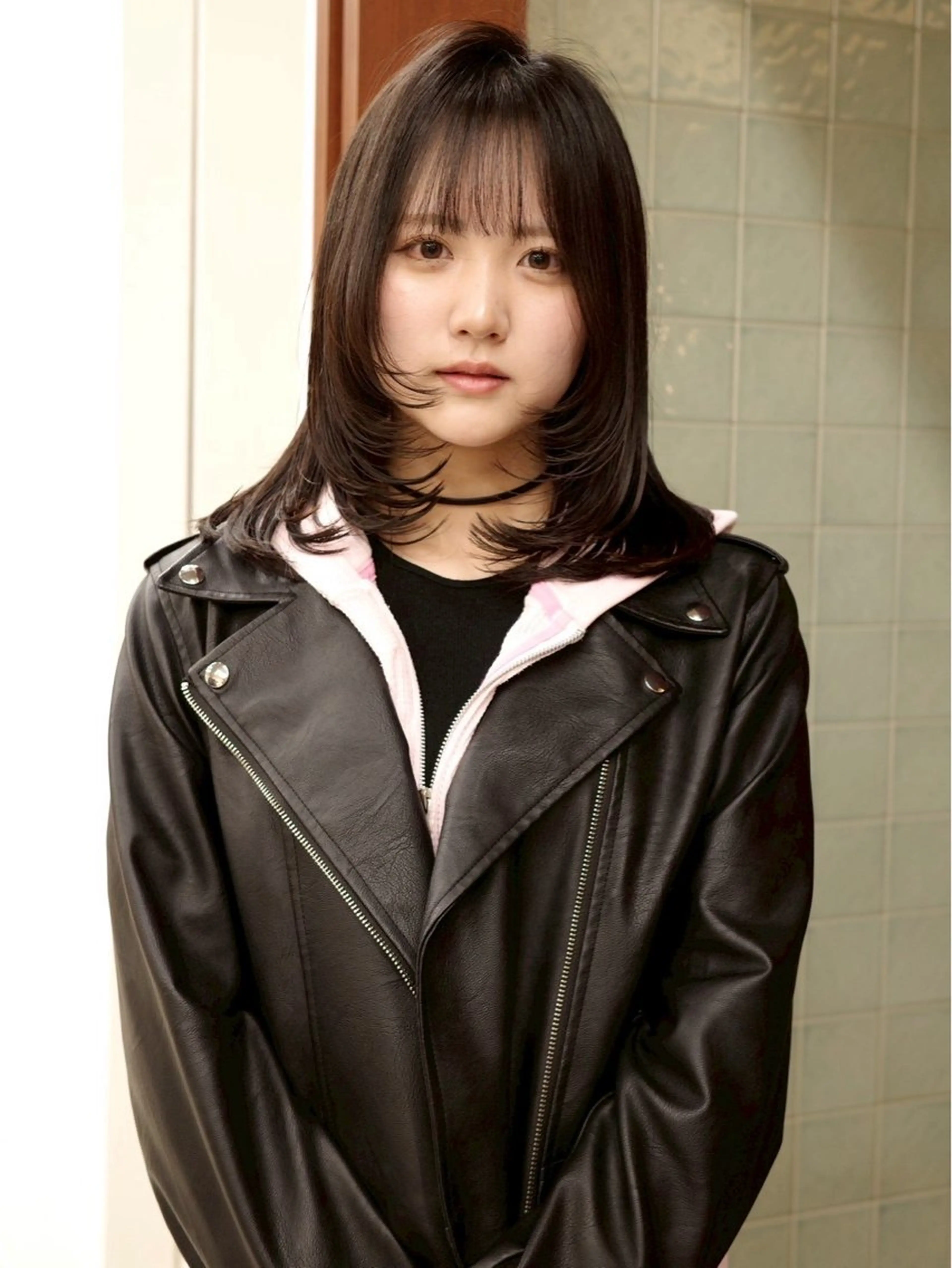 ミディアム カラー ミディアムレイヤー 顔周りカット レイヤーカット カット ヘアカラー トリートメント (h)wim ウィムのヘアスタイル